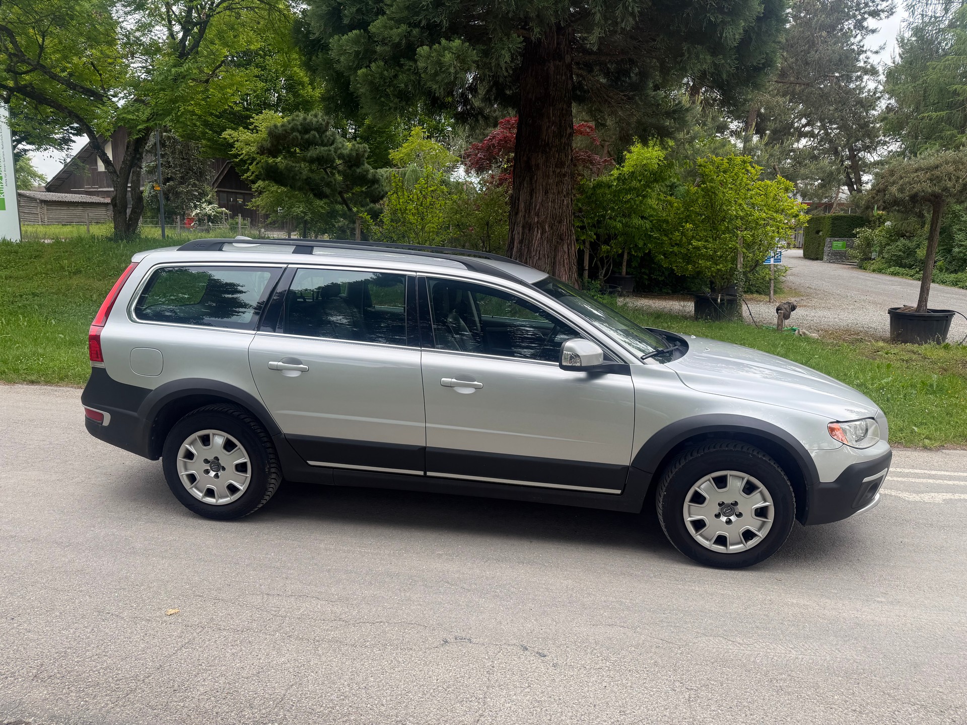 VOLVO XC70 D4 AWD Momentum Geartronic-image-2