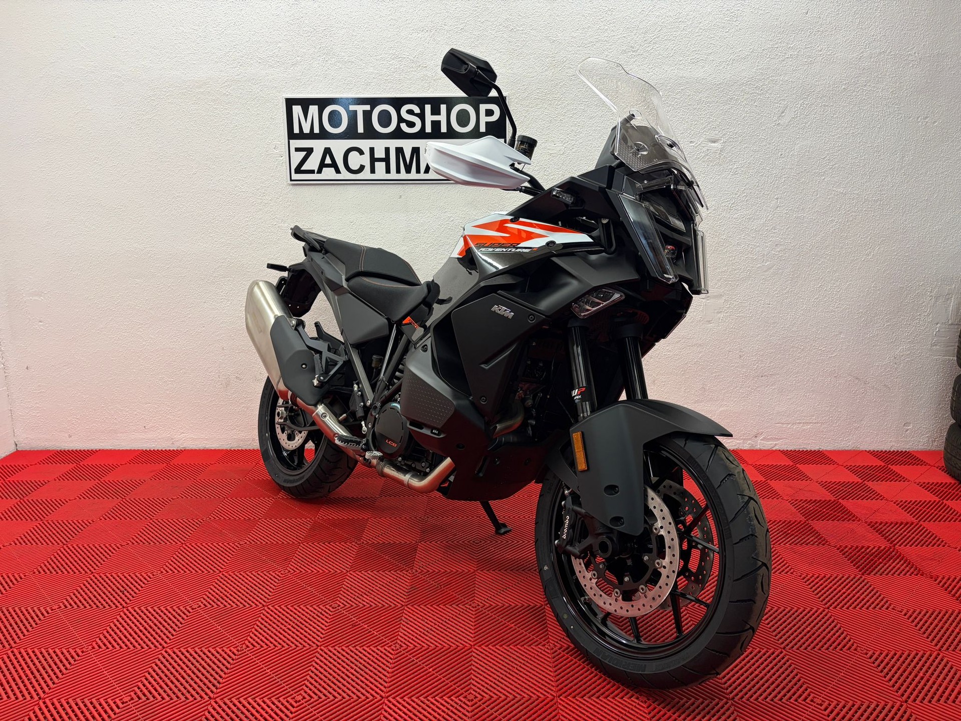 KTM 1390 Super Adventure S-showroom-element-1