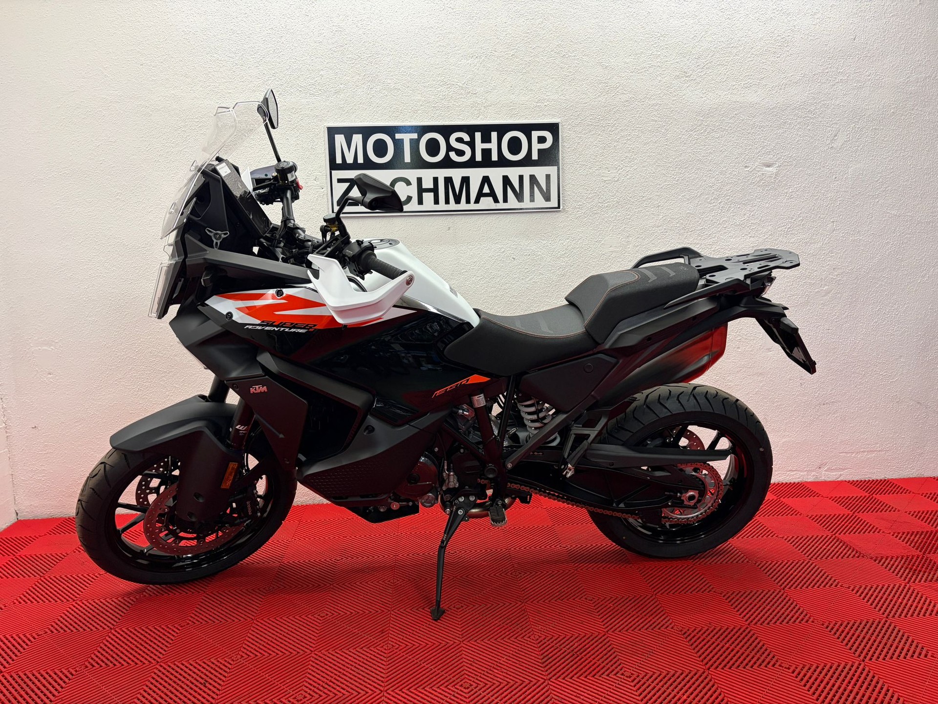 KTM 1390 Super Adventure S-showroom-element-3