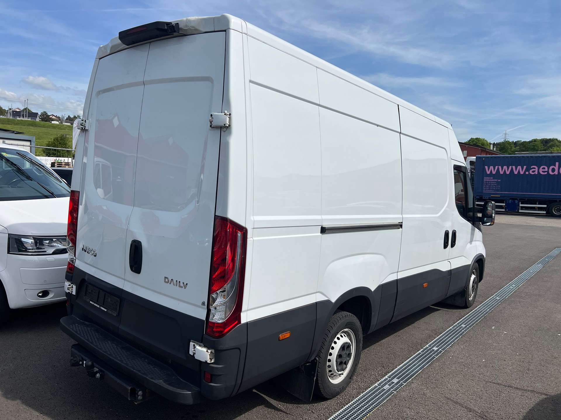 IVECO 35S14V Attelage 3.5t Charge utile 1080Kg-image-2