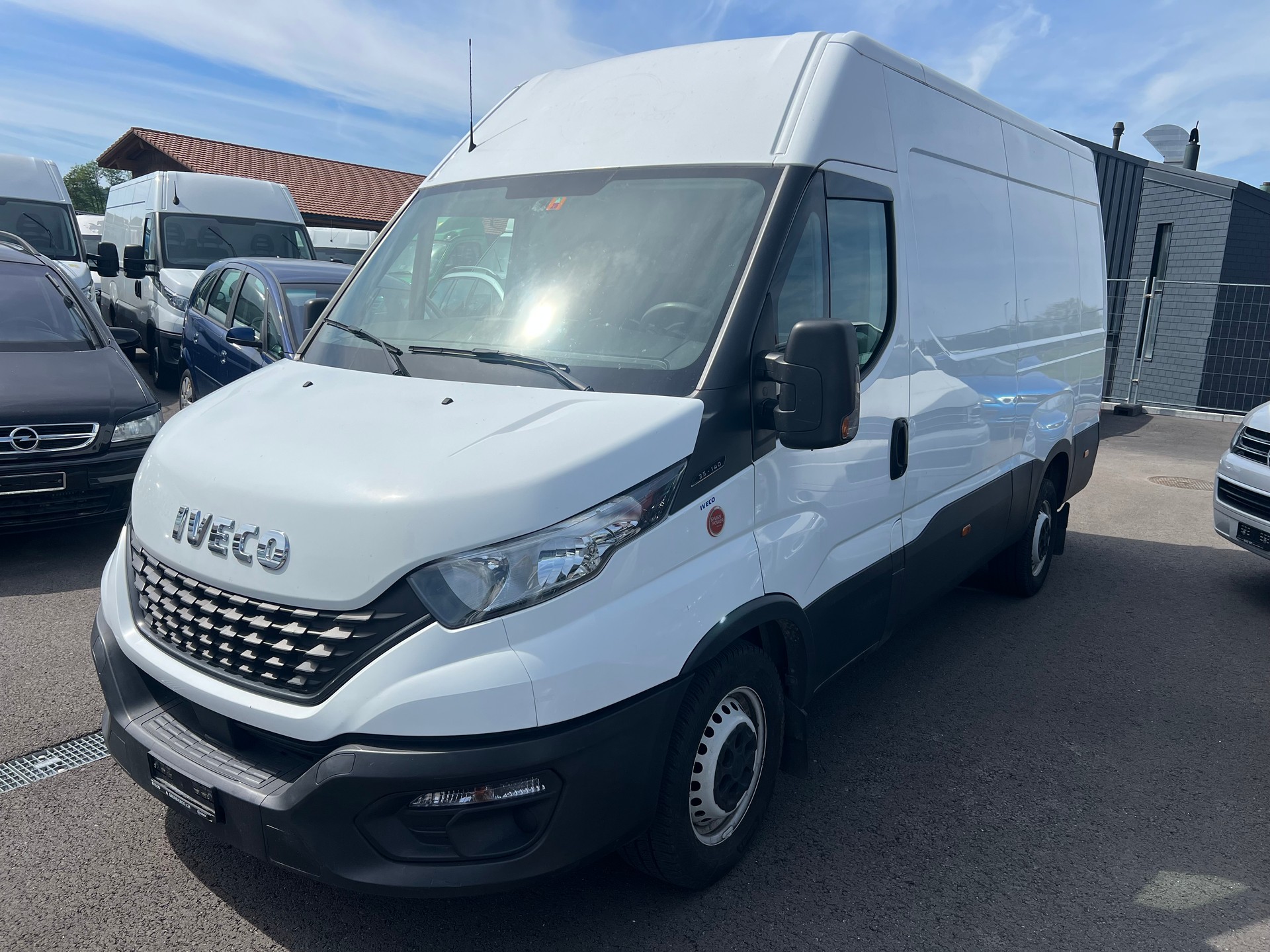 IVECO 35S14V Attelage 3.5t Charge utile 1080Kg-image-0
