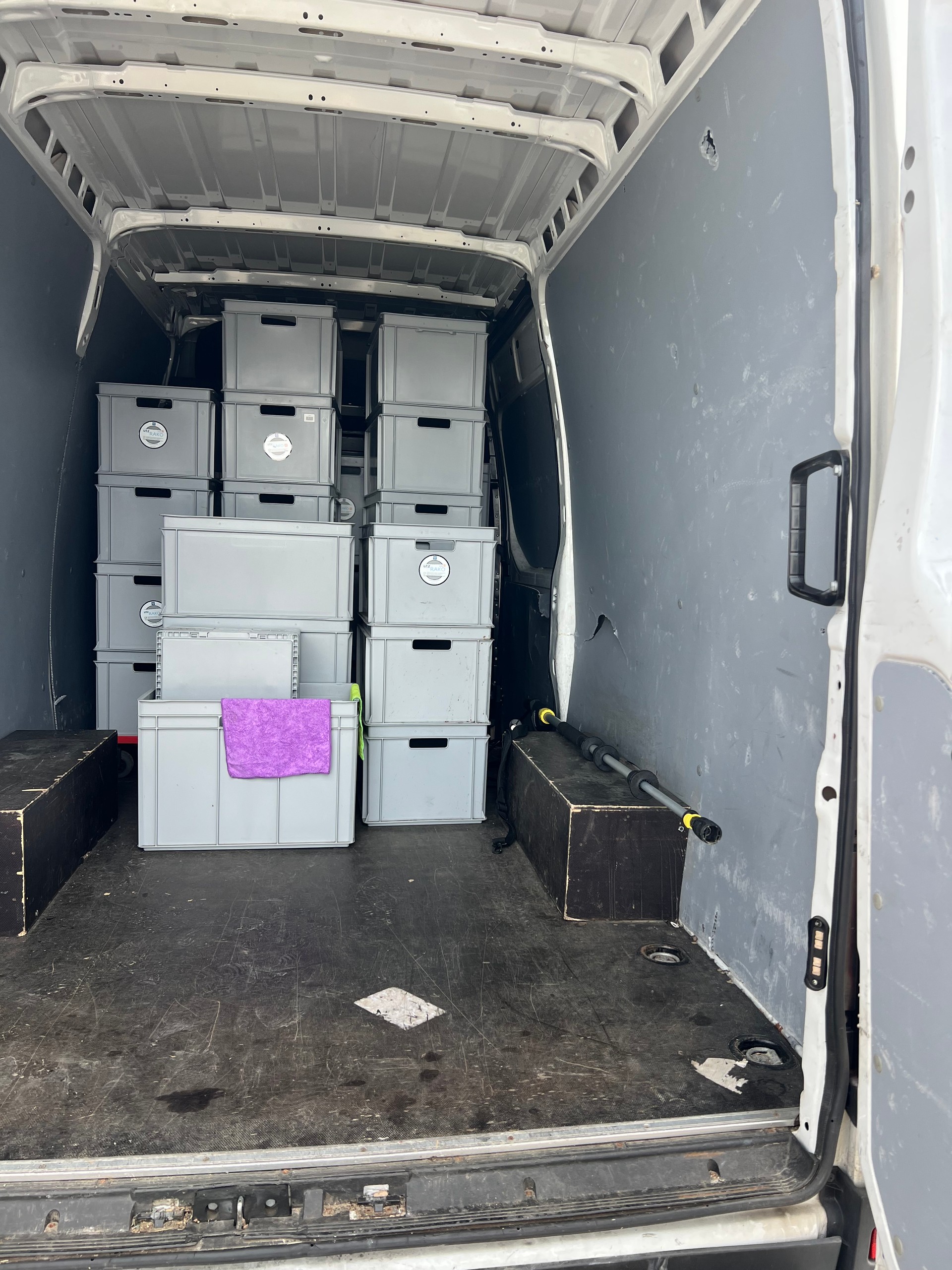 IVECO 35S14V Attelage 3.5t Charge utile 1080Kg-image-9