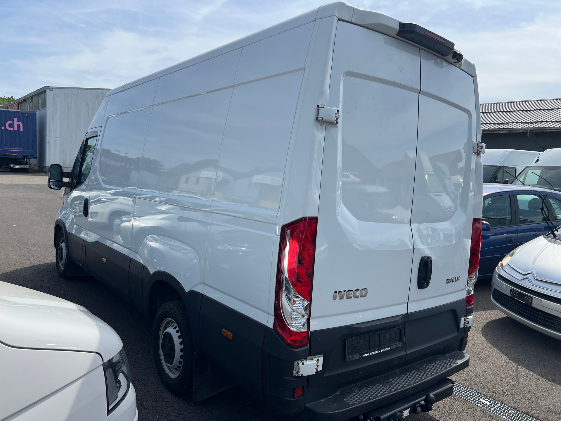 IVECO 35S14V Attelage 3.5t Charge utile 1080Kg-image-1