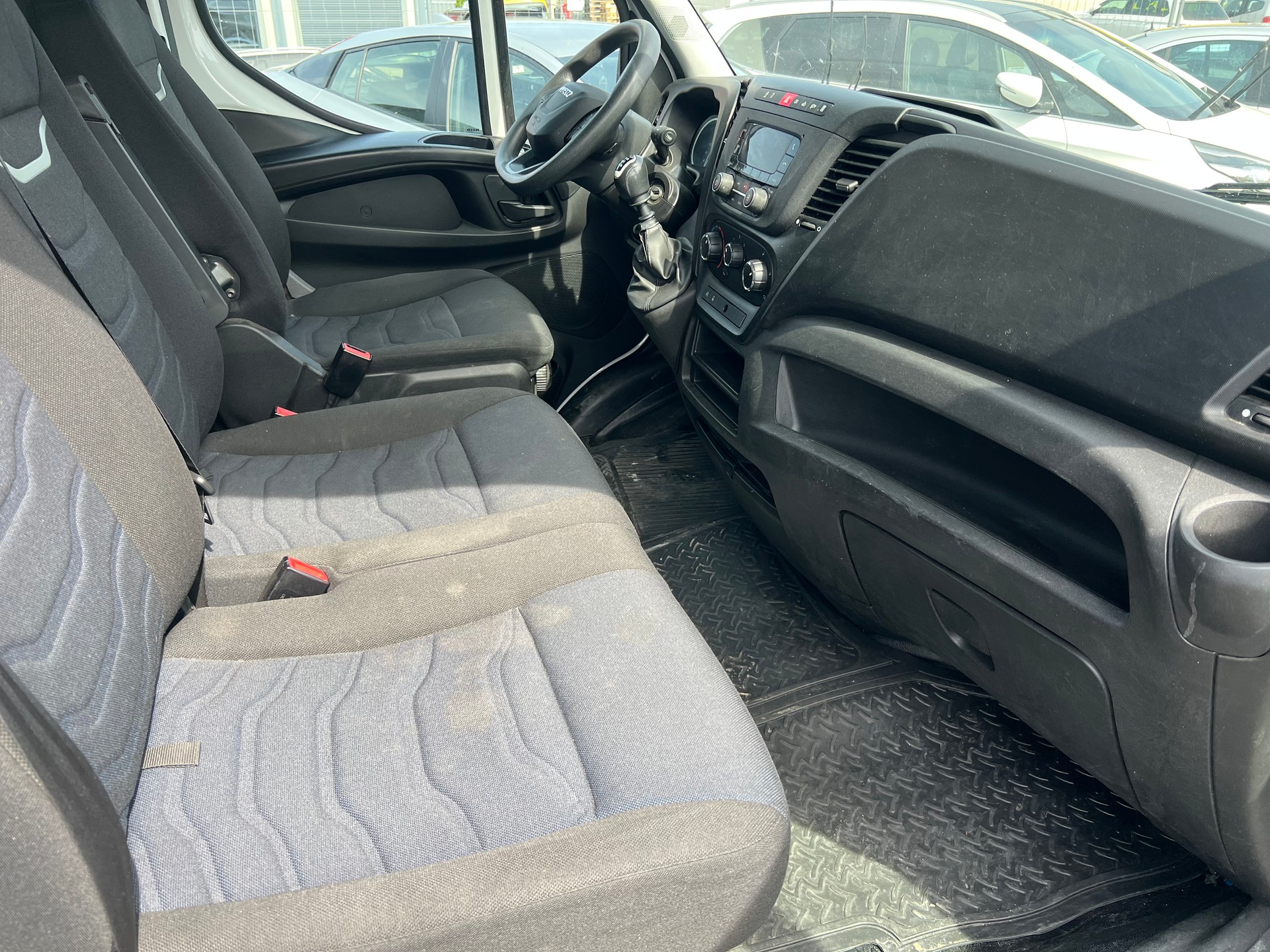 IVECO 35S14V Attelage 3.5t Charge utile 1080Kg-image-8