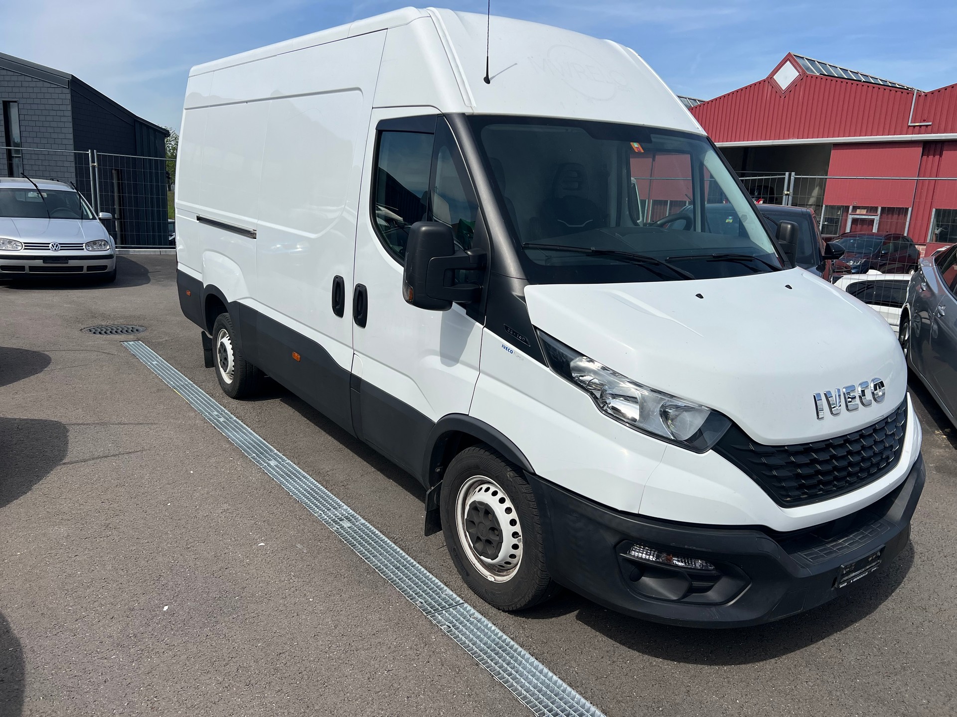 IVECO 35S14V Attelage 3.5t Charge utile 1080Kg-image-3