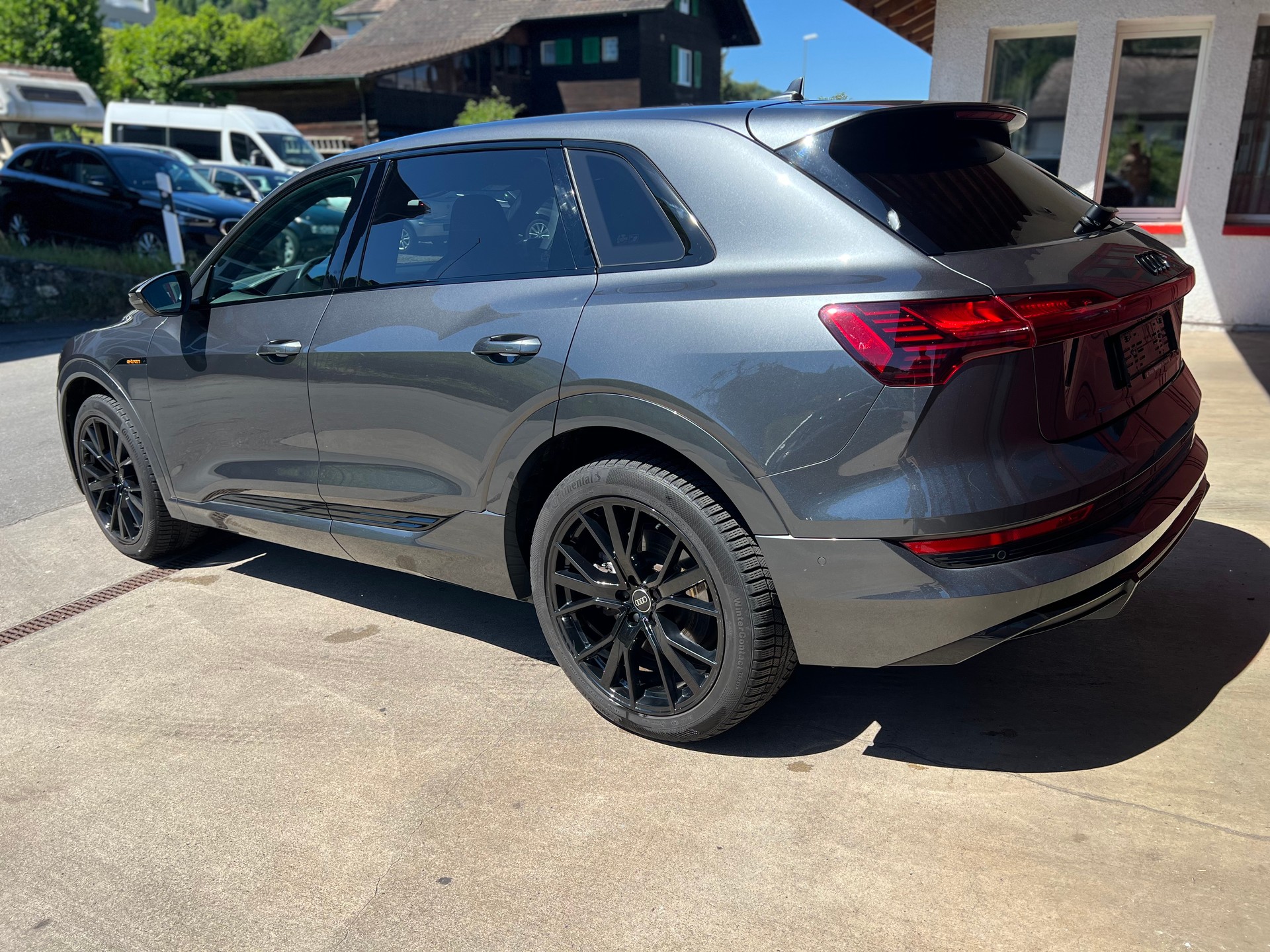 AUDI e-tron 55 S Line Black Edition quattro / SoH 93%-showroom-element-3