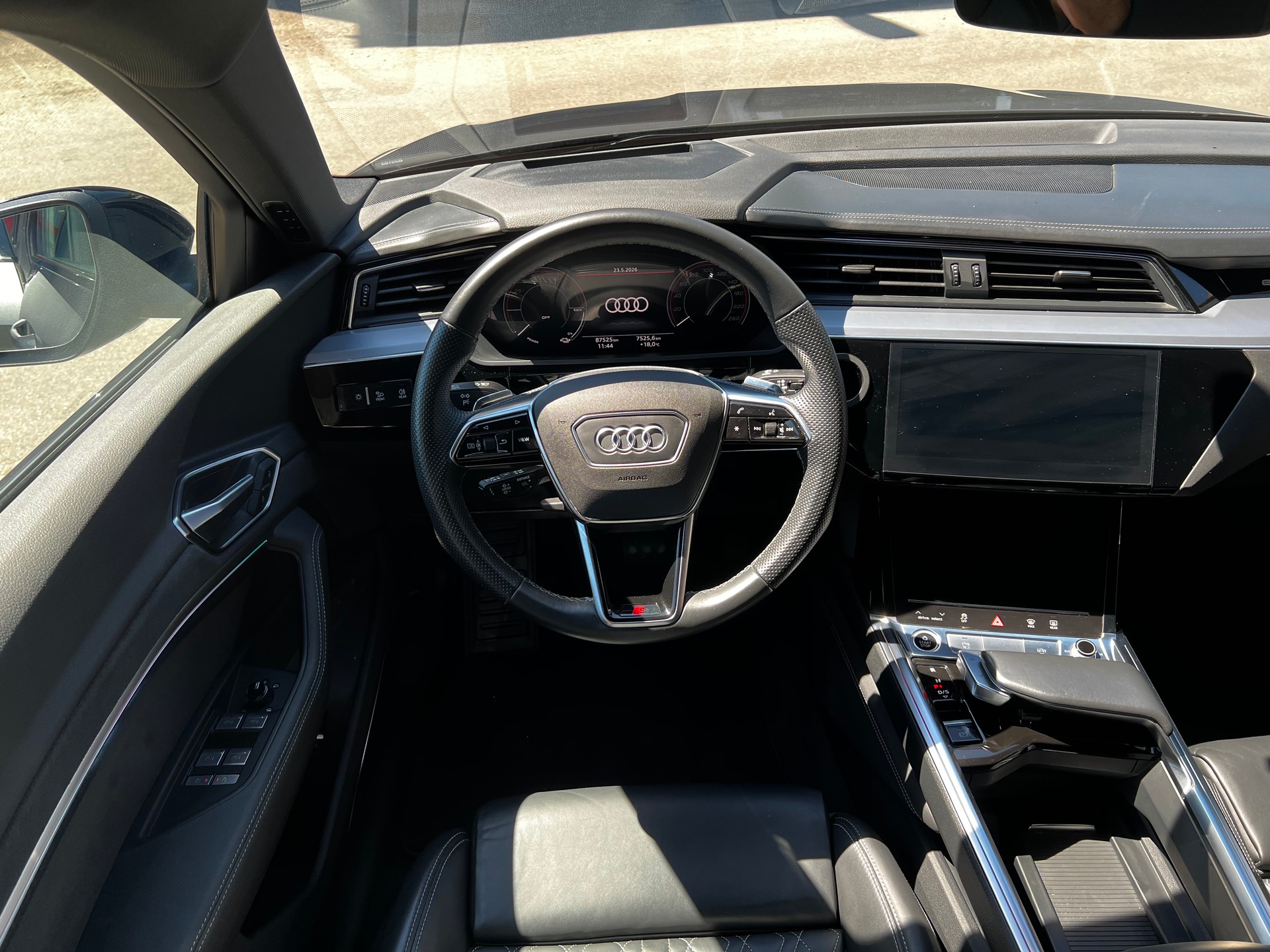 AUDI e-tron 55 S Line Black Edition quattro / SoH 93%-image-12