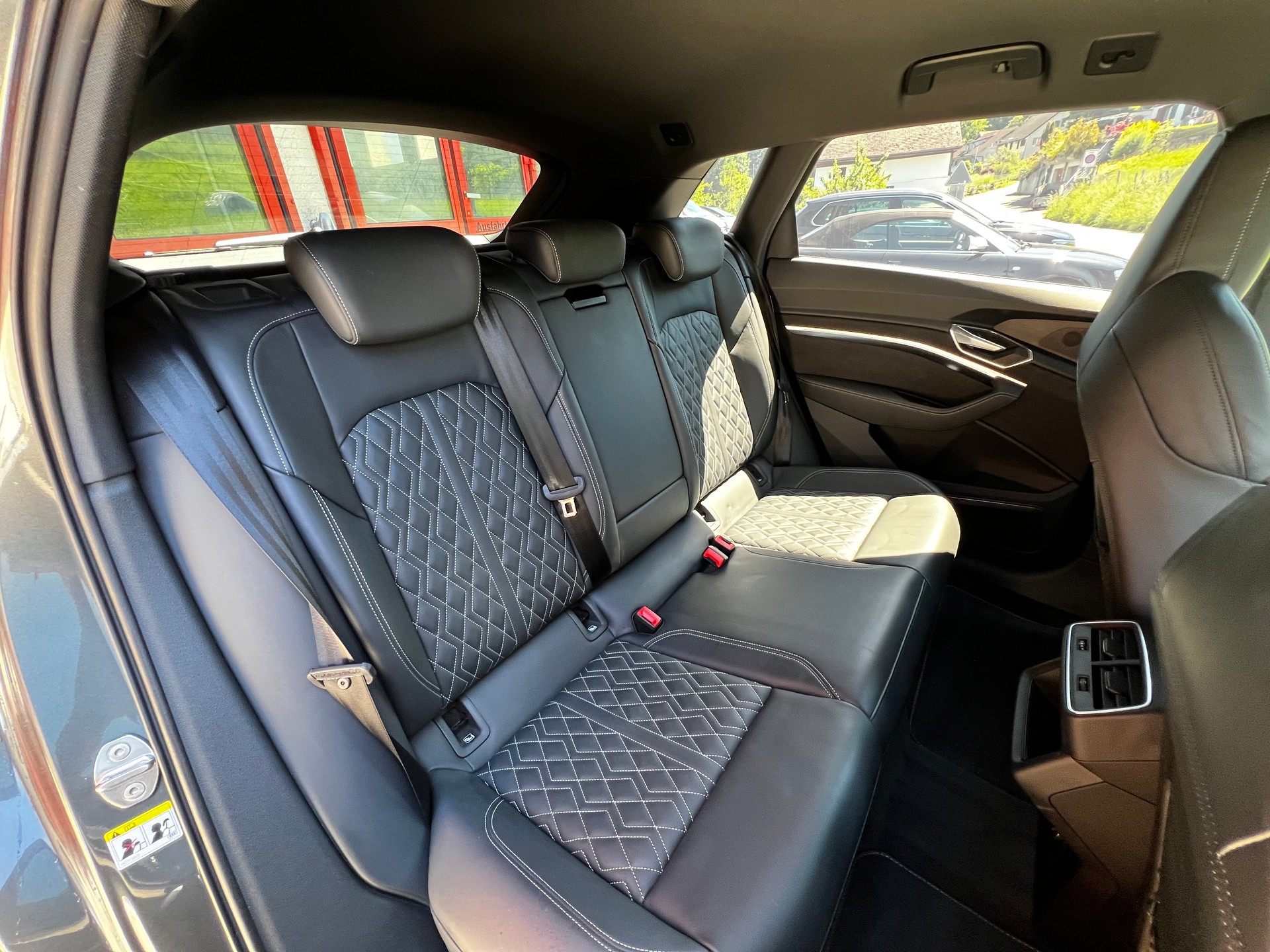 AUDI e-tron 55 S Line Black Edition quattro / SoH 93%-image-9