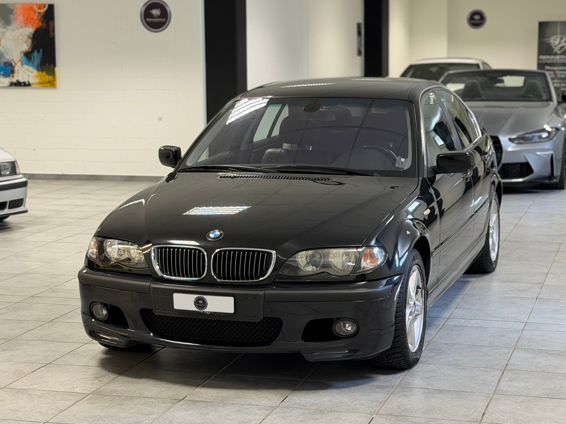 BMW 320i-image-4
