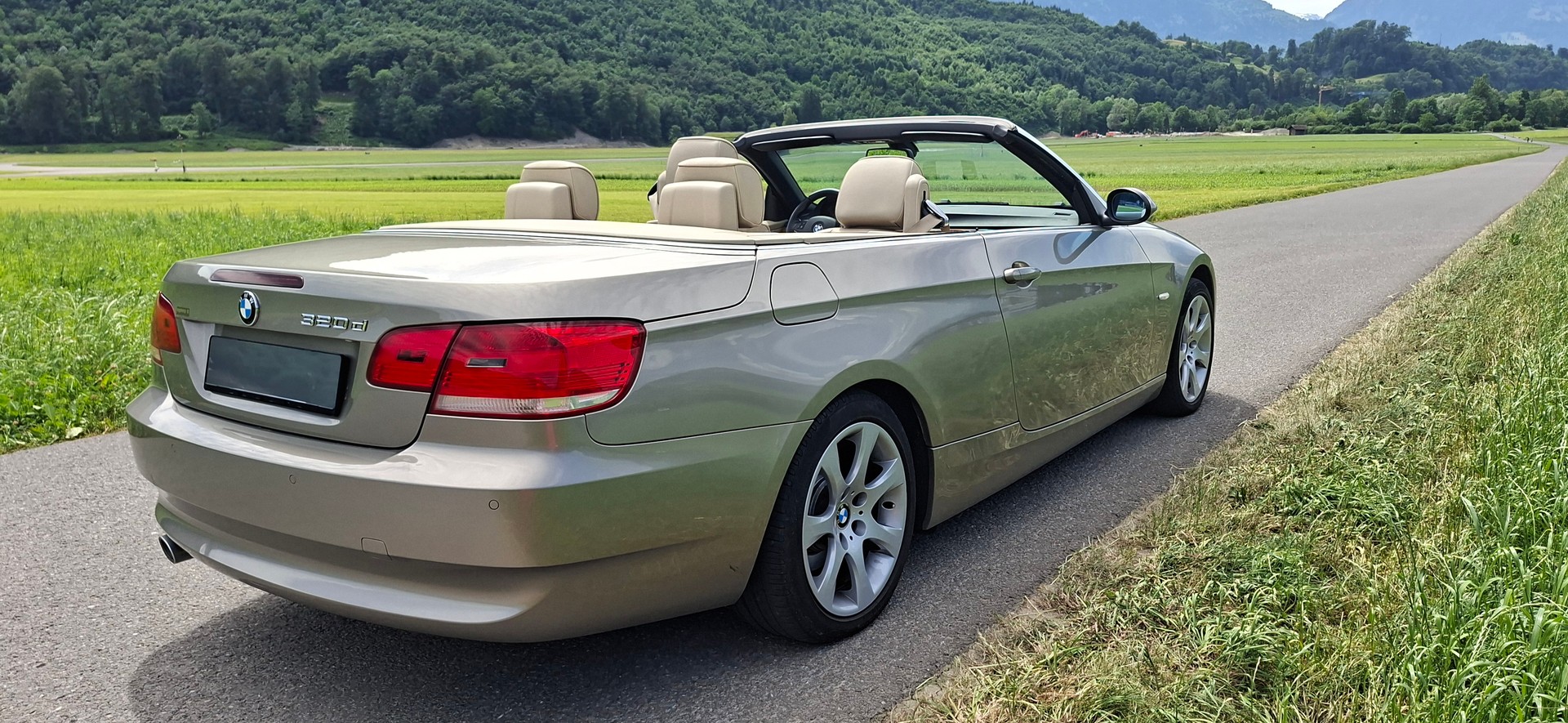 BMW 320d Cabriolet Steptronic-image-1