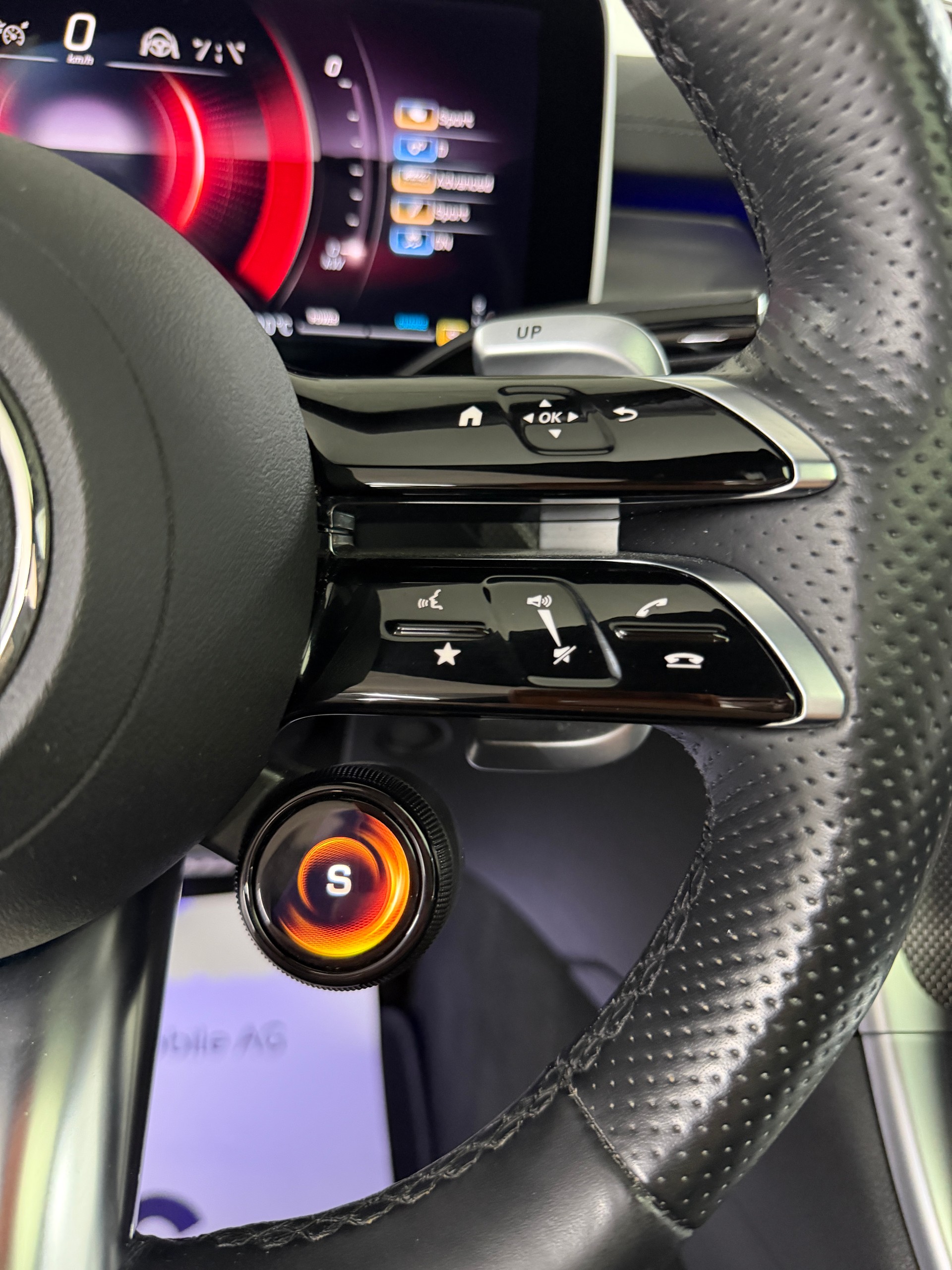 MERCEDES-BENZ C 43 AMG Obsidian Black 408PS 4Matic / RF-Kamera / Schiebedach / Leder / Keyless Go / Carbonpaket / Hinterachslenkung /-image-15