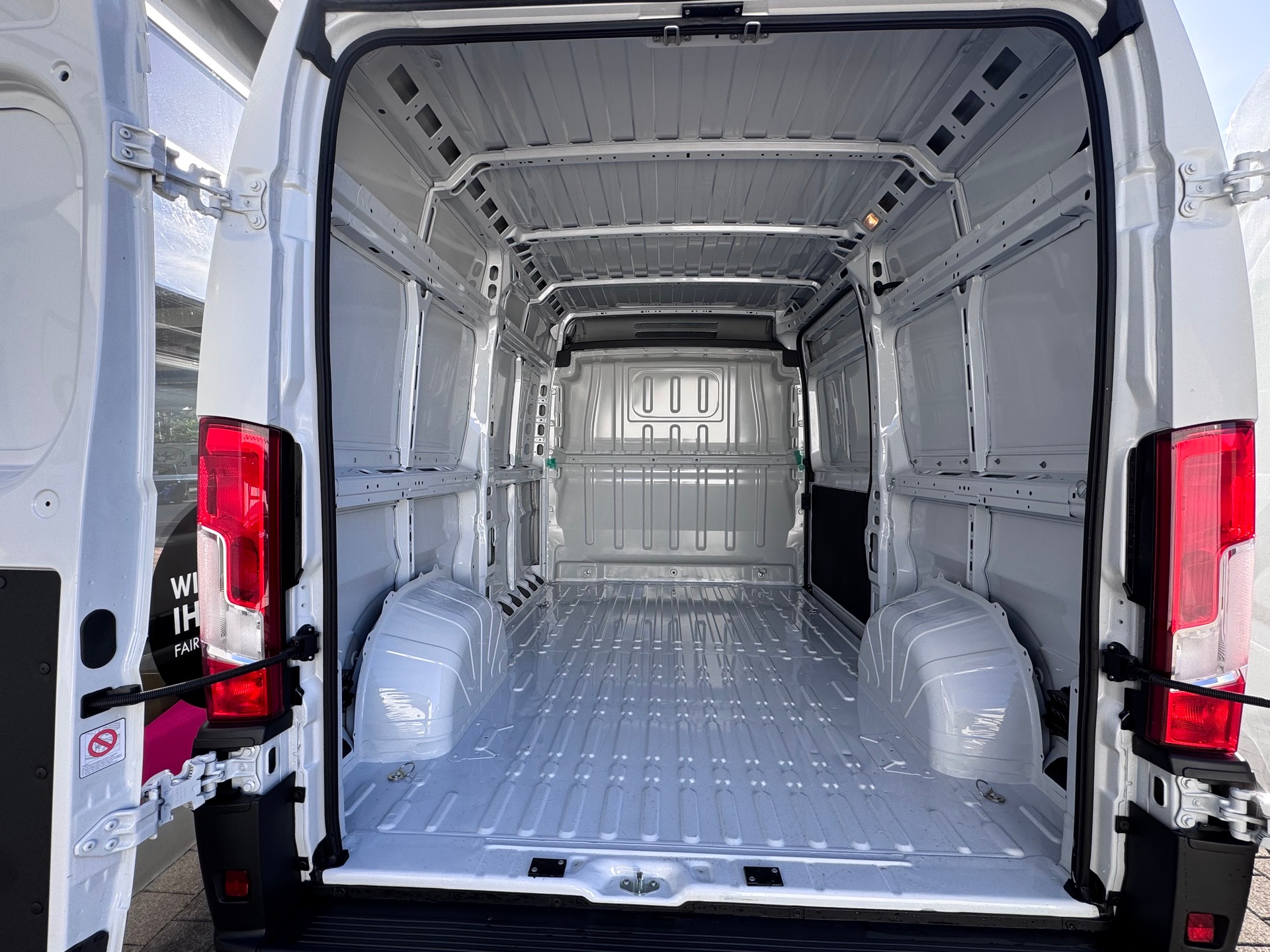 OPEL Movano 2.2 d 3,5t L2H2+3 Plätzer+Navigation+Bluetooth+Rückfahrkamera+Flügeltüren hinten 270°+Lederlenkrad+DAB+1'197 kg Nutzlast+-image-8