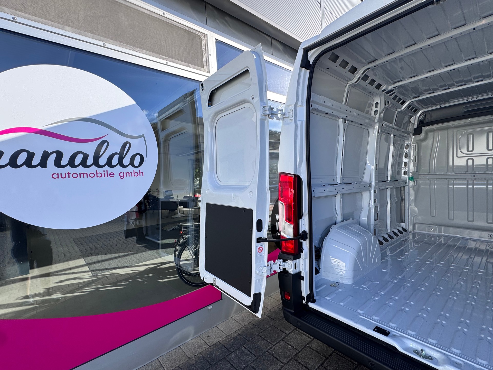 OPEL Movano 2.2 d 3,5t L2H2+3 Plätzer+Navigation+Bluetooth+Rückfahrkamera+Flügeltüren hinten 270°+Lederlenkrad+DAB+1'197 kg Nutzlast+-image-9