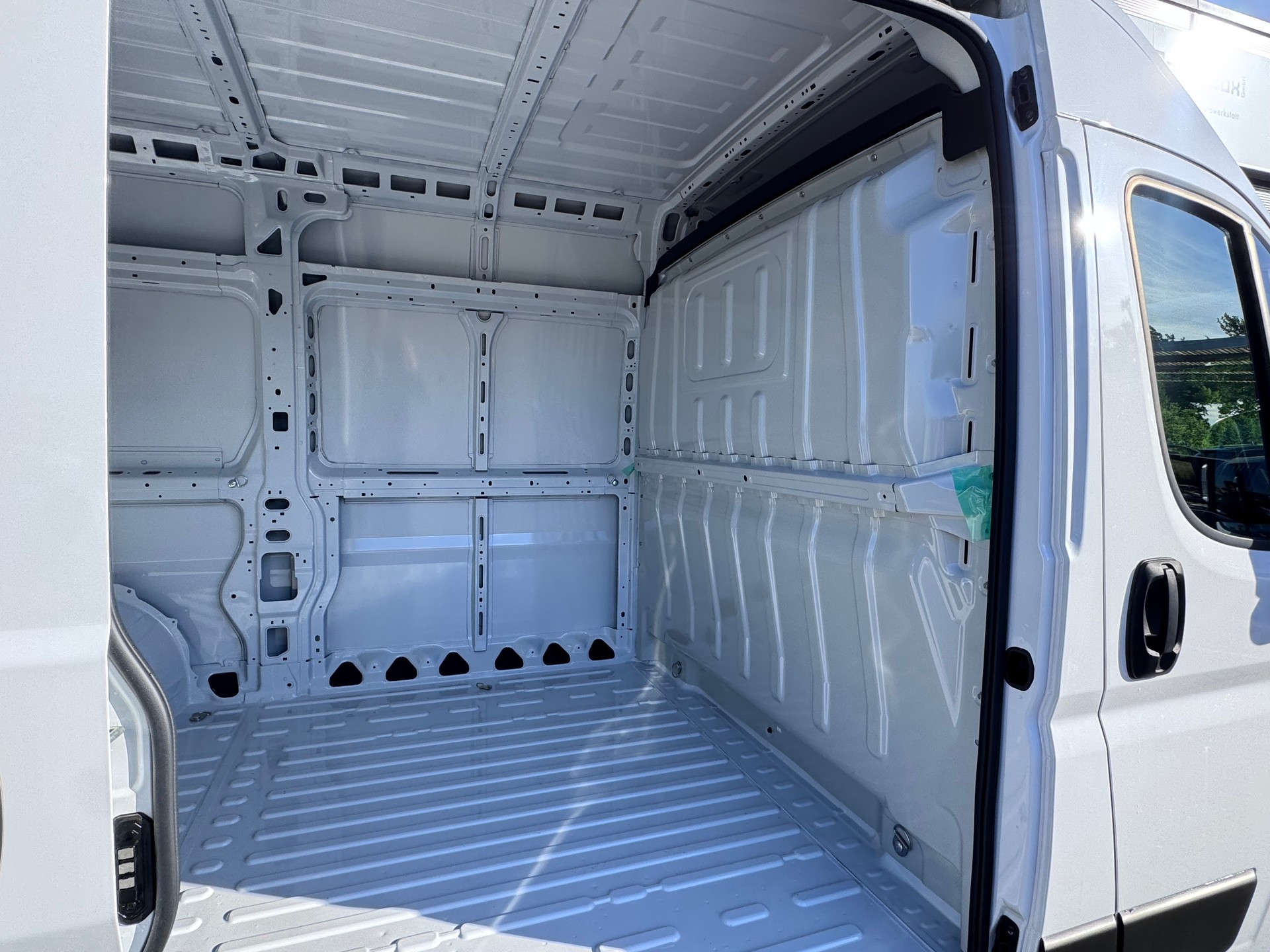 OPEL Movano 2.2 d 3,5t L2H2+3 Plätzer+Navigation+Bluetooth+Rückfahrkamera+Flügeltüren hinten 270°+Lederlenkrad+DAB+1'197 kg Nutzlast+-image-5