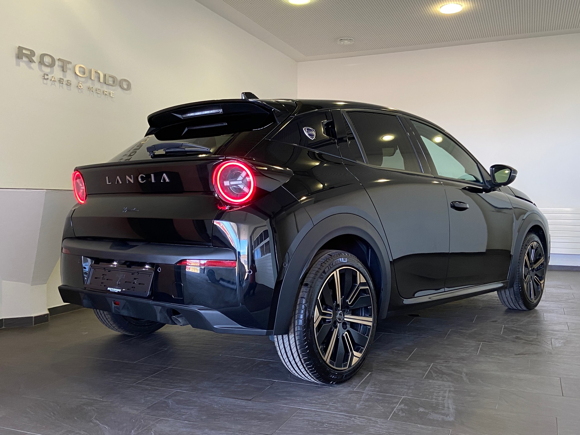 LANCIA Ypsilon 1.2 HF Line-image-1