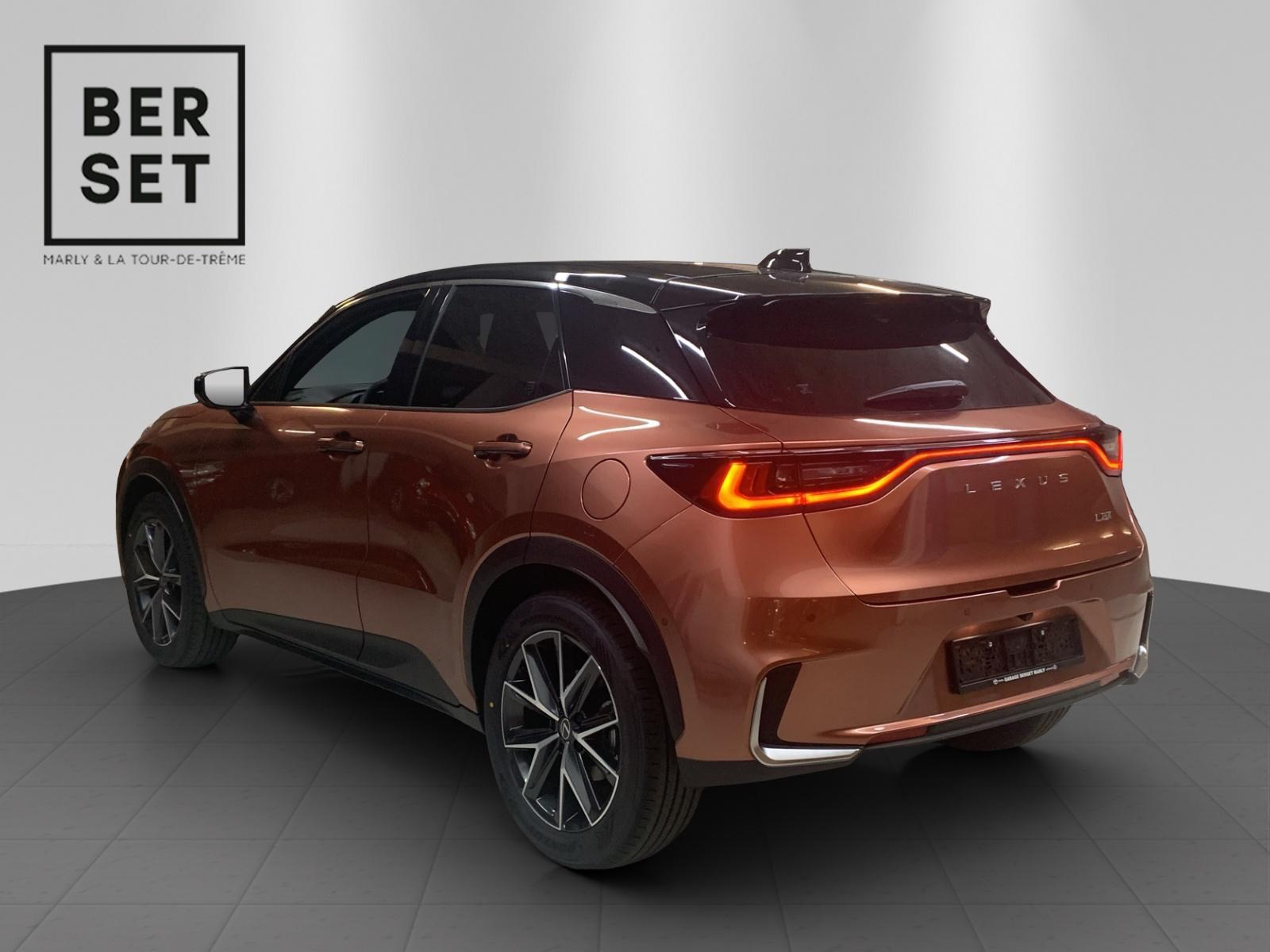 LEXUS LBX 1.5 Hybrid Cool AWD-showroom-element-2
