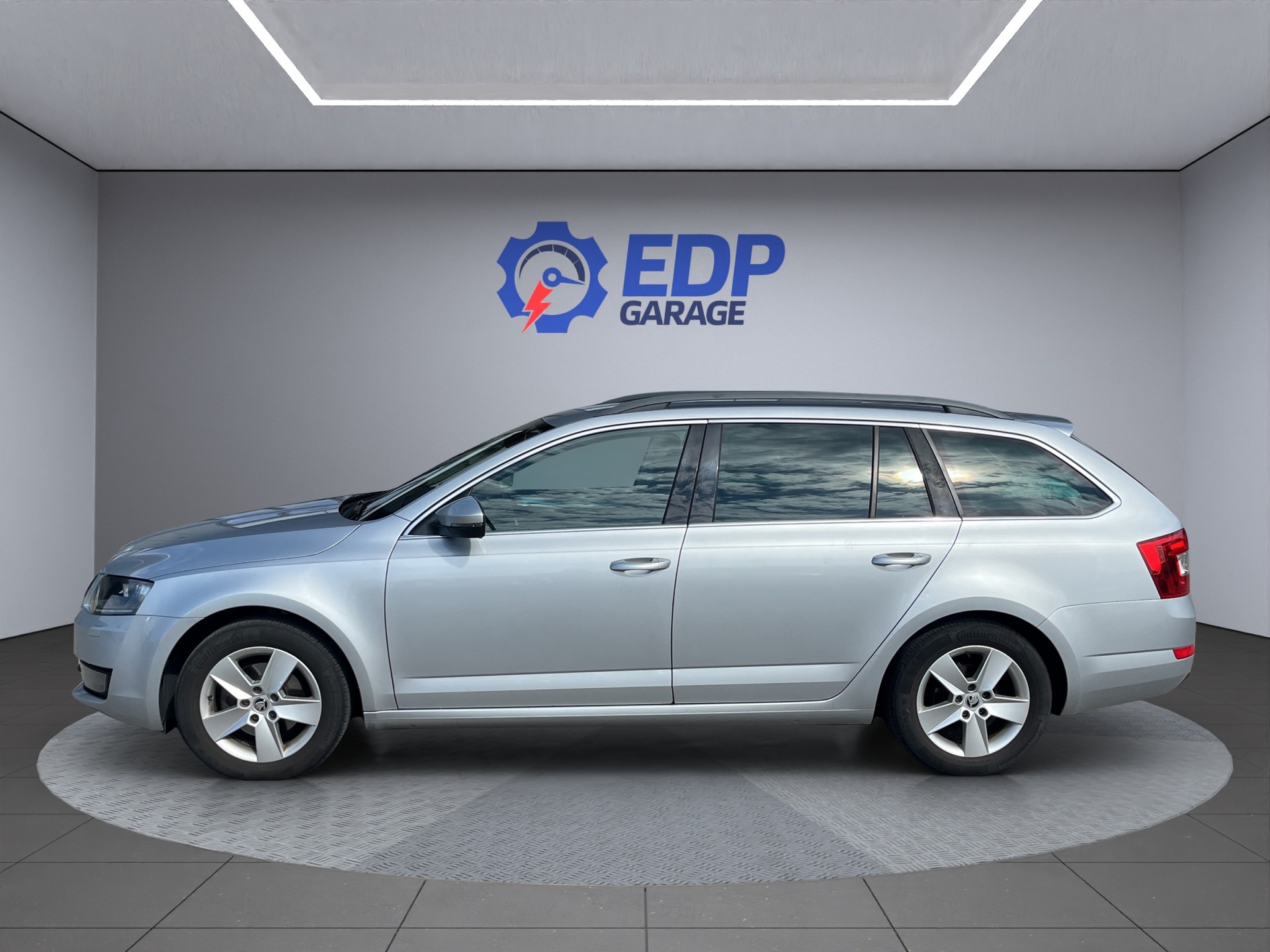 SKODA Octavia Combi 2.0 TDI Elegance DSG