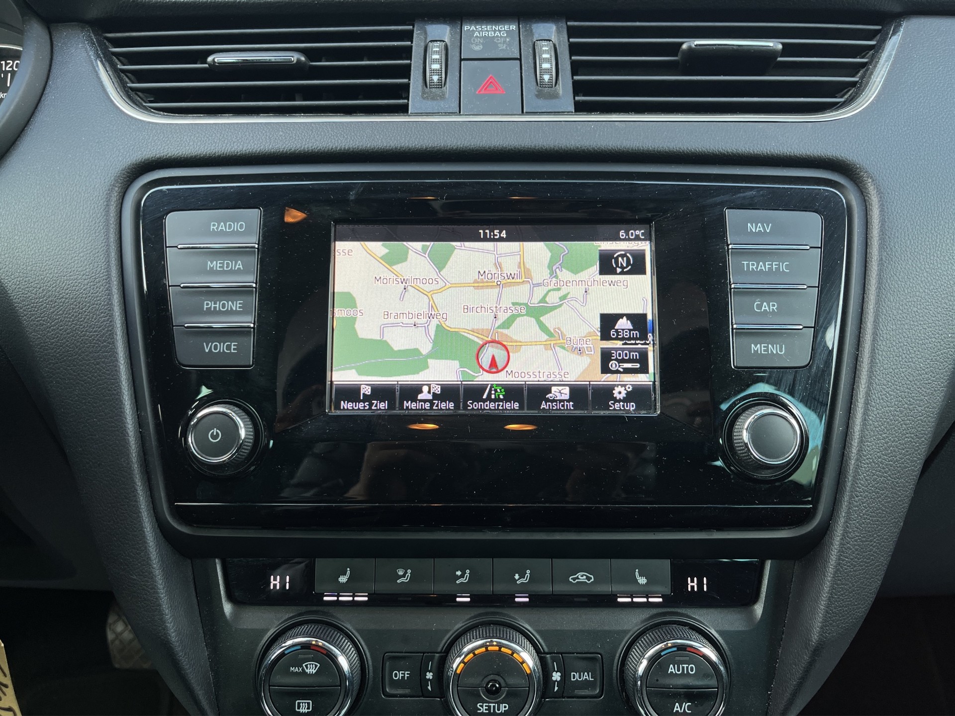 SKODA Octavia Combi 2.0 TDI Elegance DSG-image-12