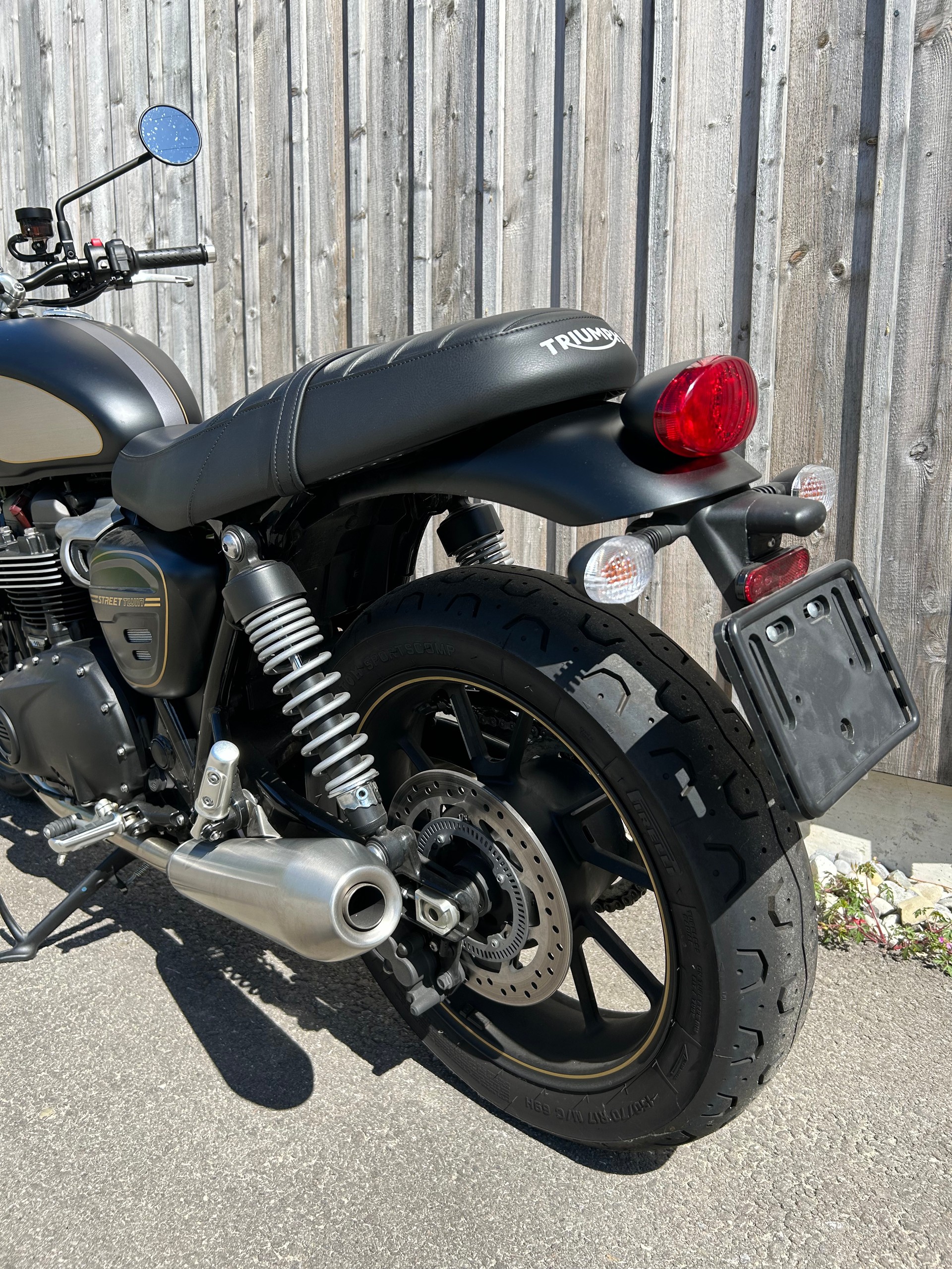TRIUMPH Street Twin 900 Gold Line-image-4