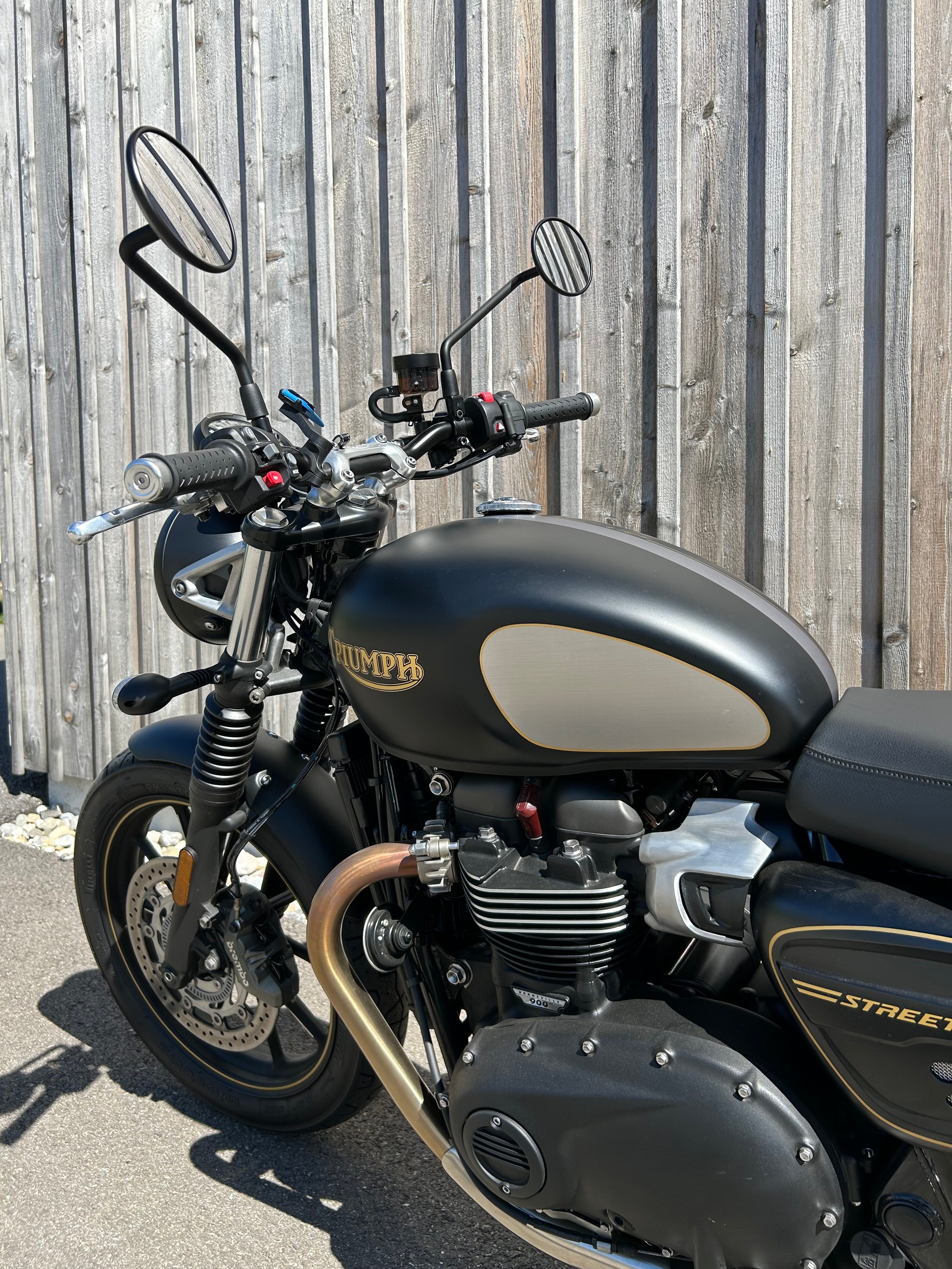 TRIUMPH Street Twin 900 Gold Line-image-3
