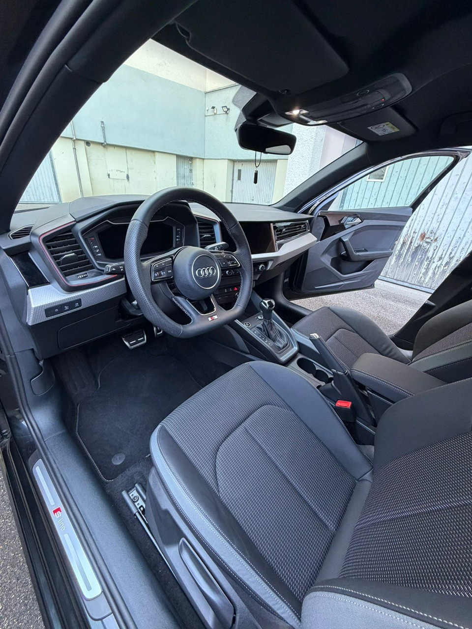 AUDI 1.0 30 TFSI S Line Attraction S-Tronic-image-4