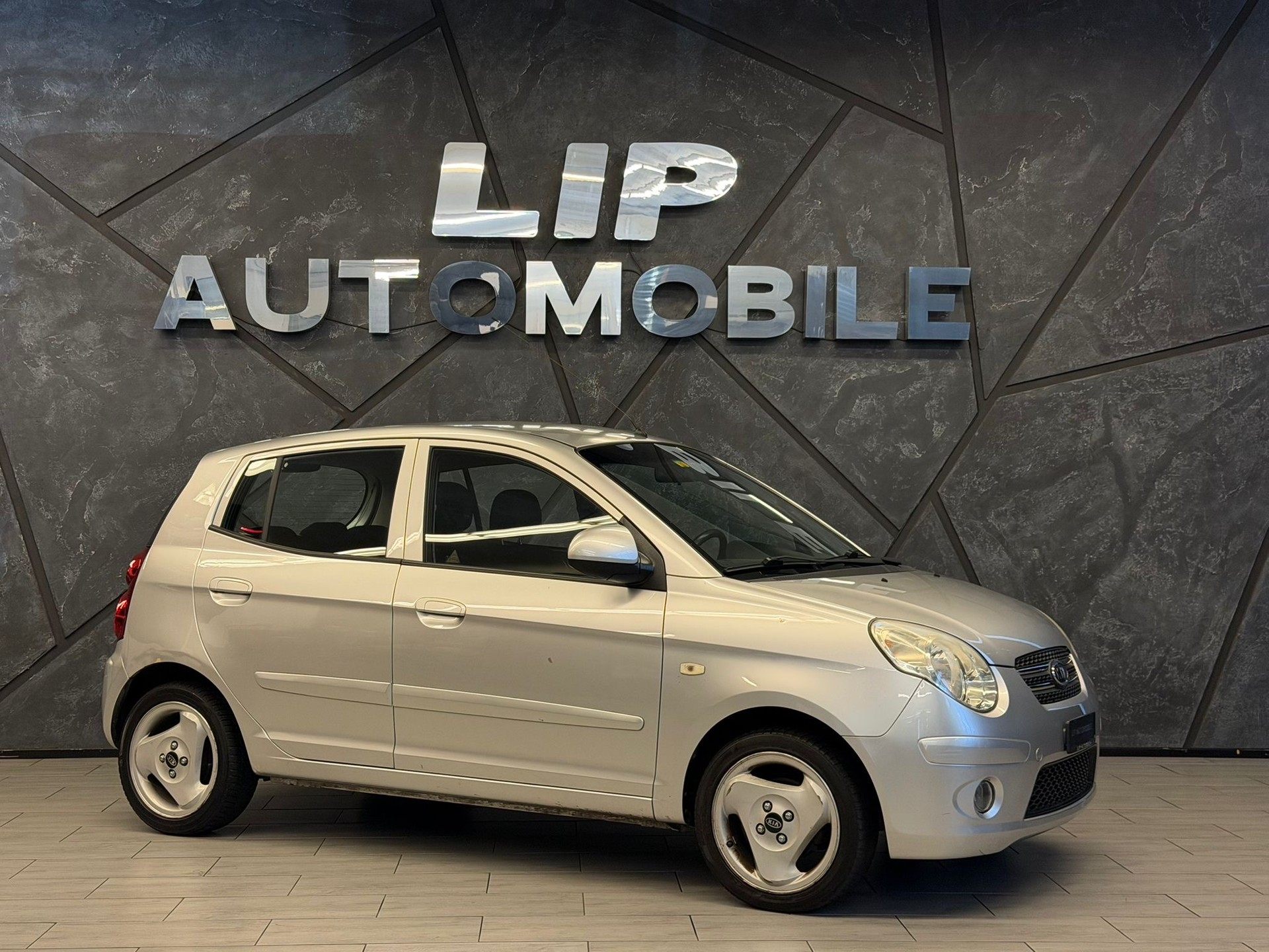 KIA Picanto 1.1 Classic-image-2