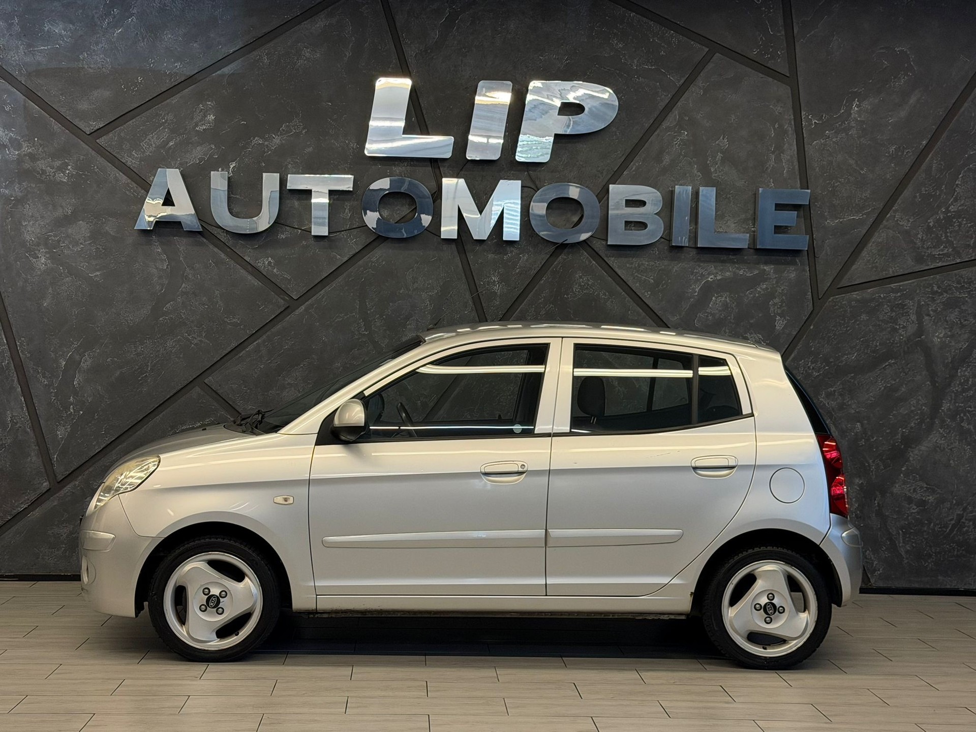 KIA Picanto 1.1 Classic-image-4