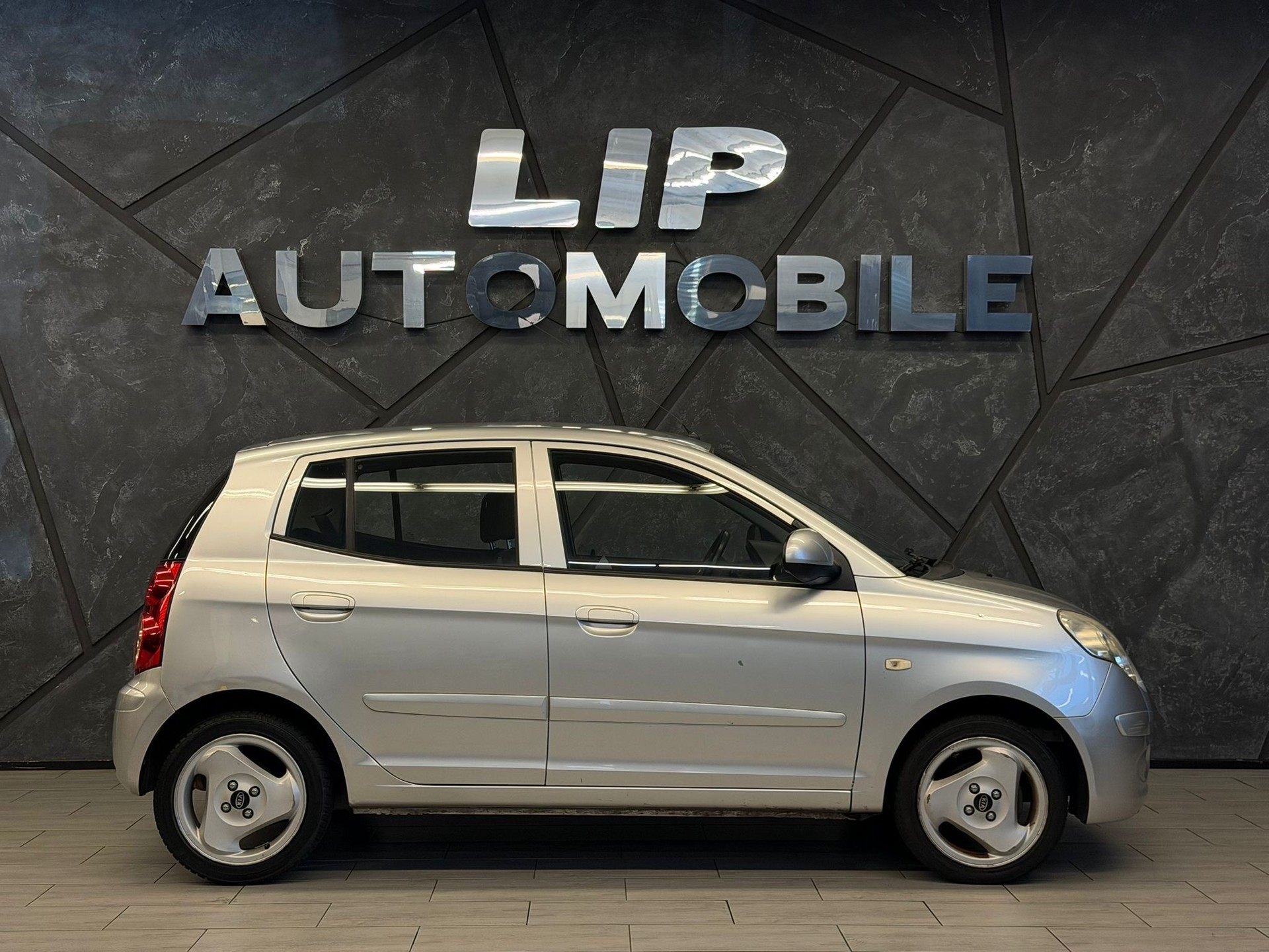 KIA Picanto 1.1 Classic-image-3