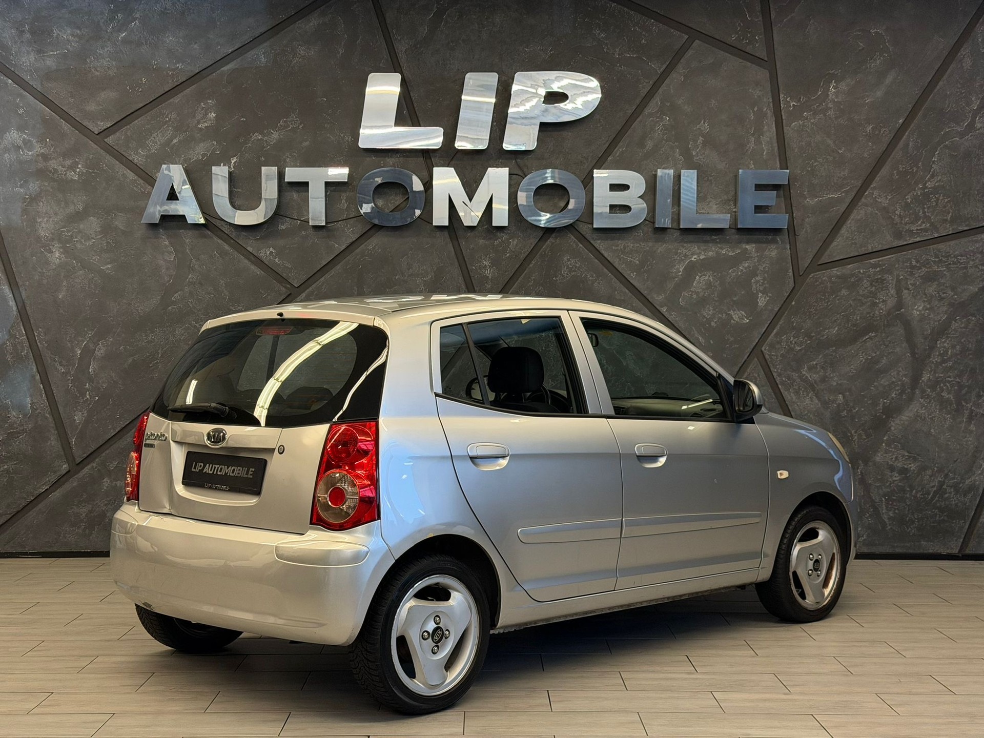 KIA Picanto 1.1 Classic-image-5