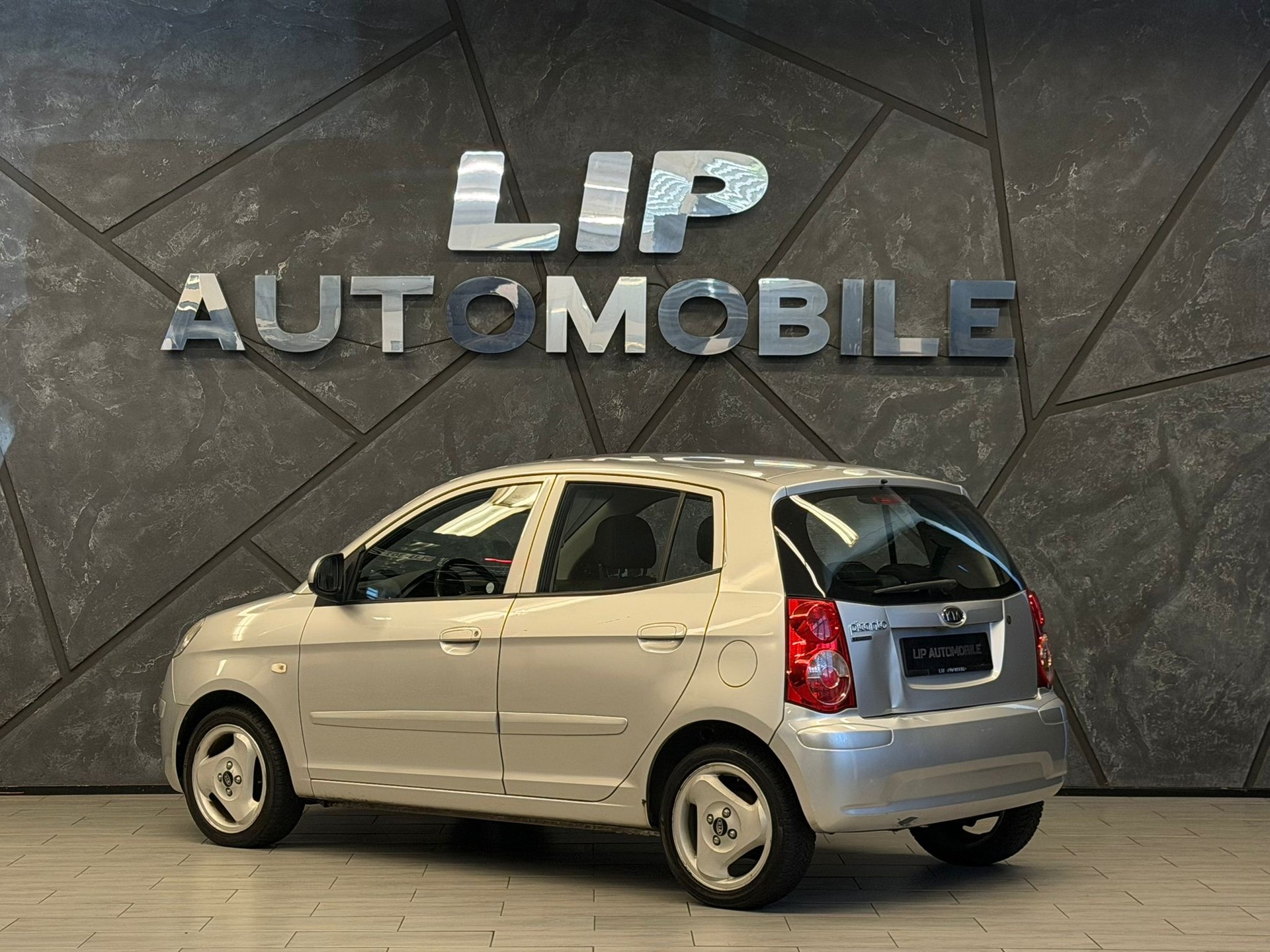 KIA Picanto 1.1 Classic-image-7