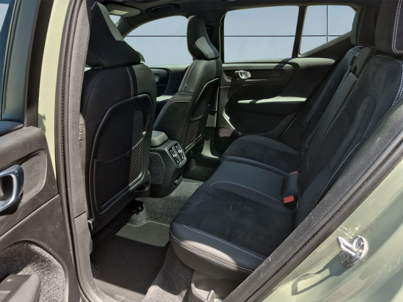 VOLVO XC40 P8 Twin Pro AWD-image-14