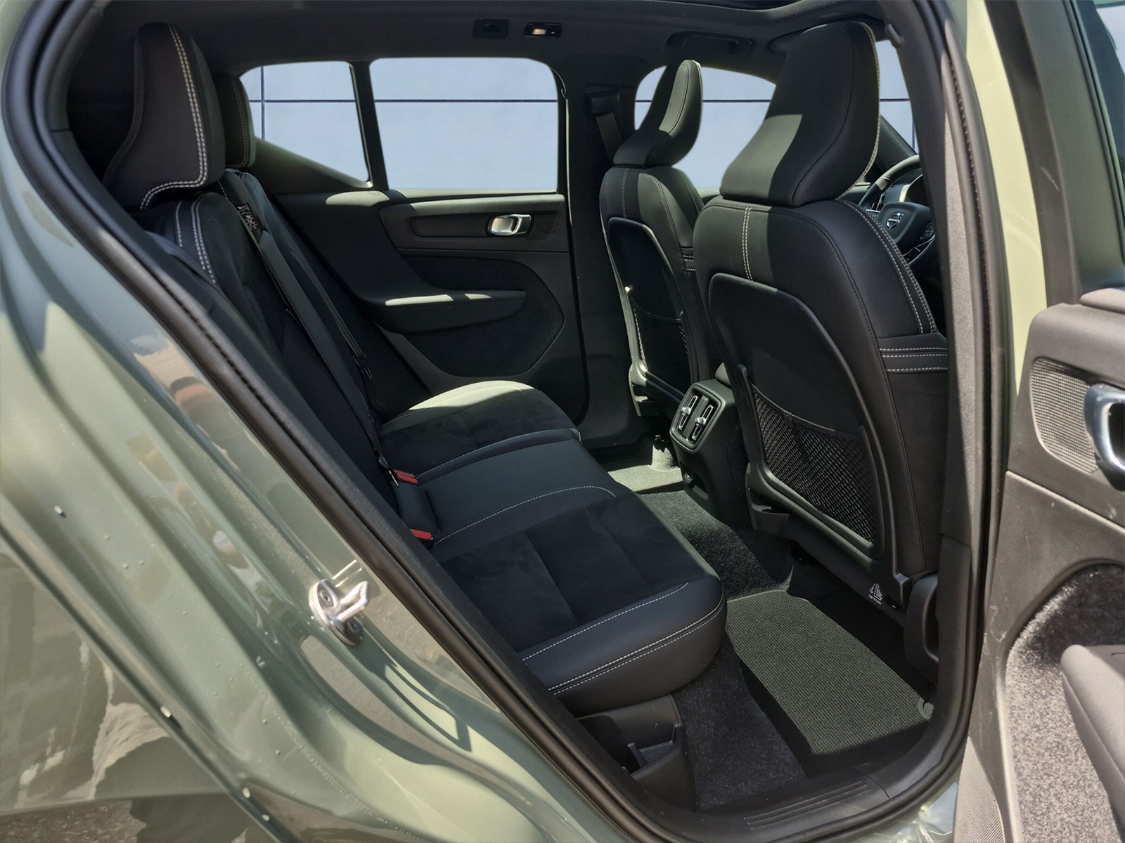 VOLVO XC40 P8 Twin Pro AWD-image-13