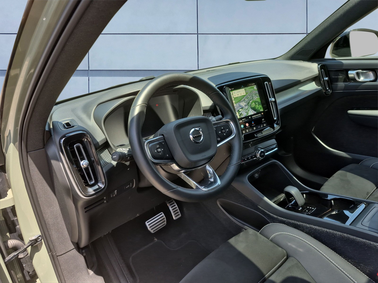 VOLVO XC40 P8 Twin Pro AWD-image-10