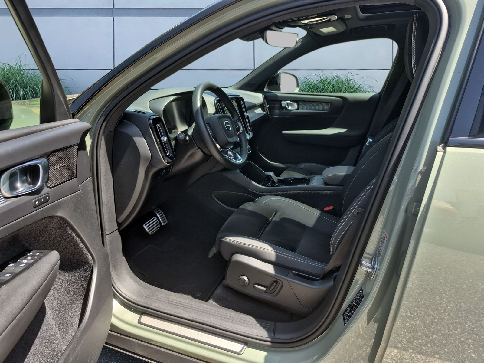 VOLVO XC40 P8 Twin Pro AWD-image-9