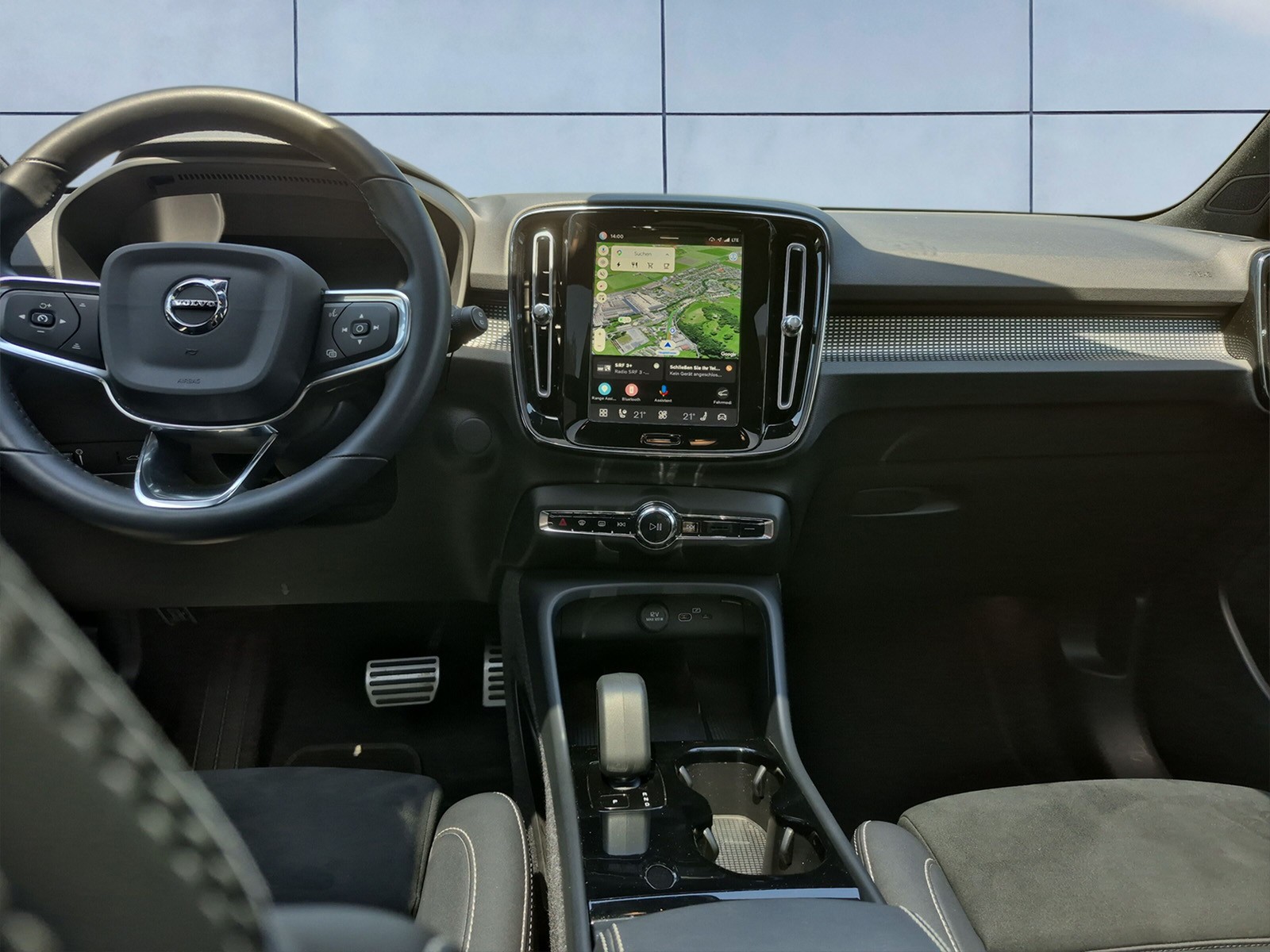 VOLVO XC40 P8 Twin Pro AWD-image-11