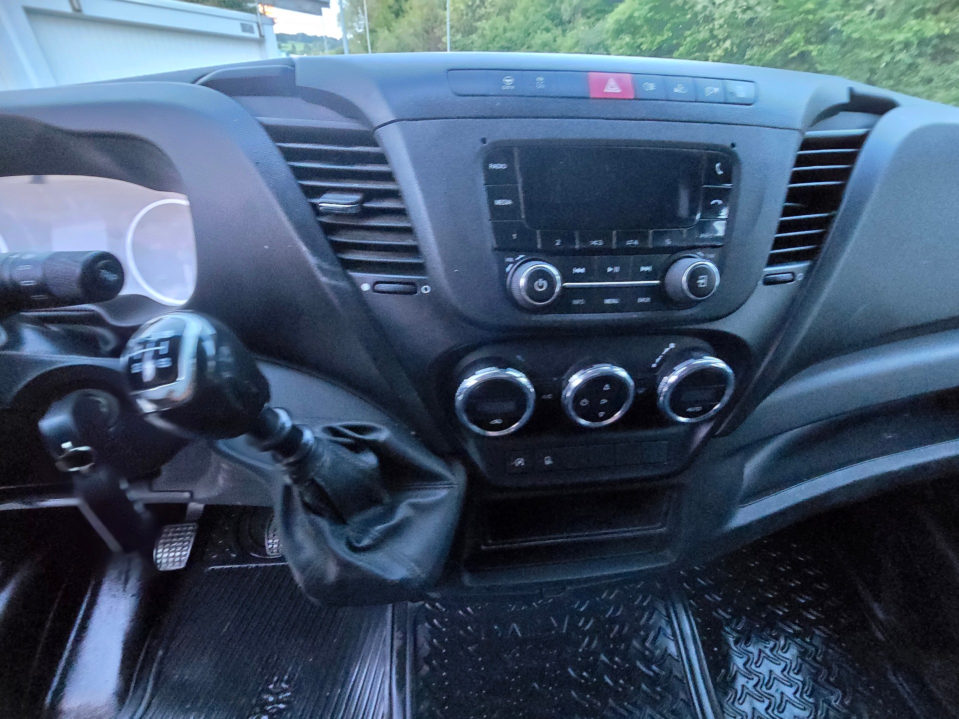IVECO 33 S 12 V-image-12