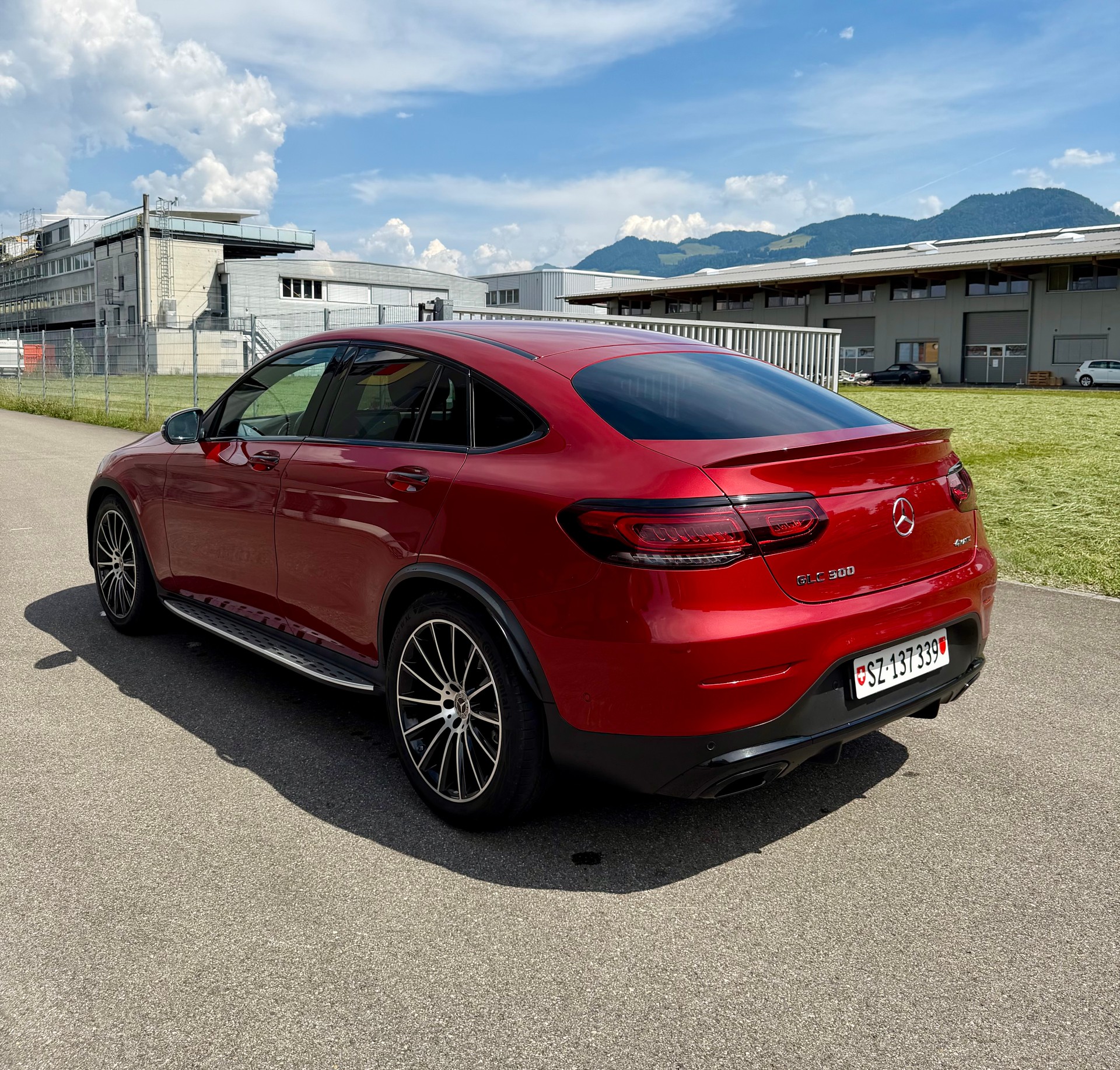 MERCEDES-BENZ GLC 300 AMG Line 4m-image-3