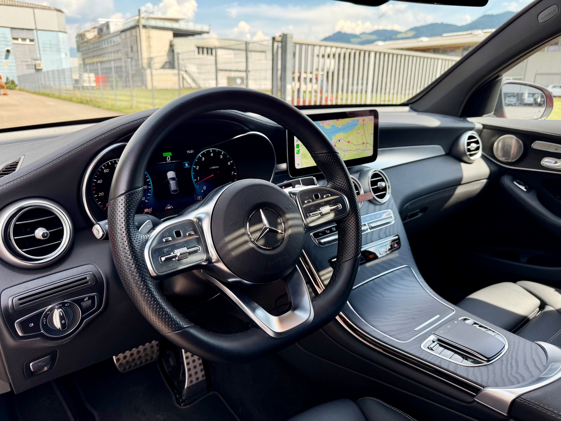 MERCEDES-BENZ GLC 300 AMG Line 4m-image-4
