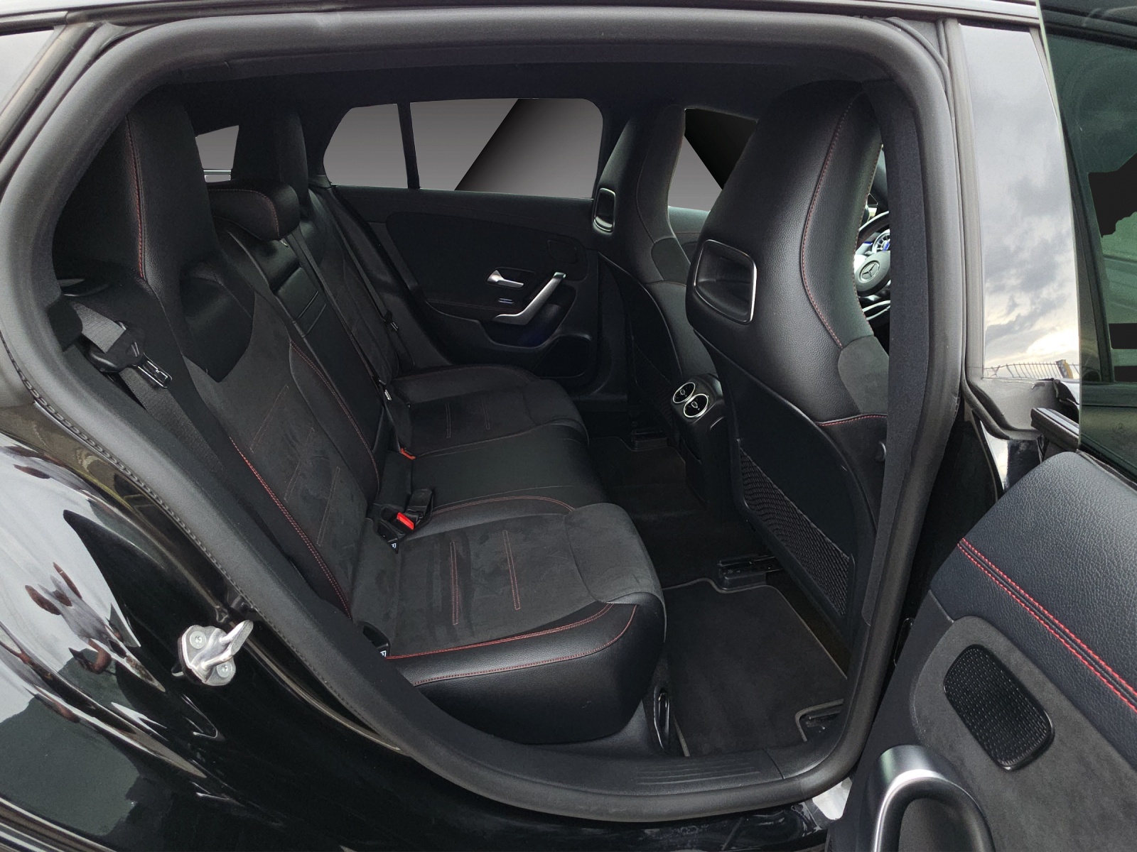 MERCEDES-BENZ CLA Shooting Brake 200 AMG Line 7G-DCT-image-17