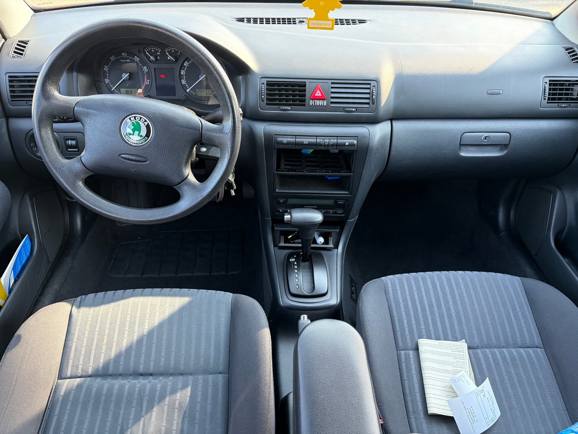 SKODA 1.8 Turbo Elegance-image-4