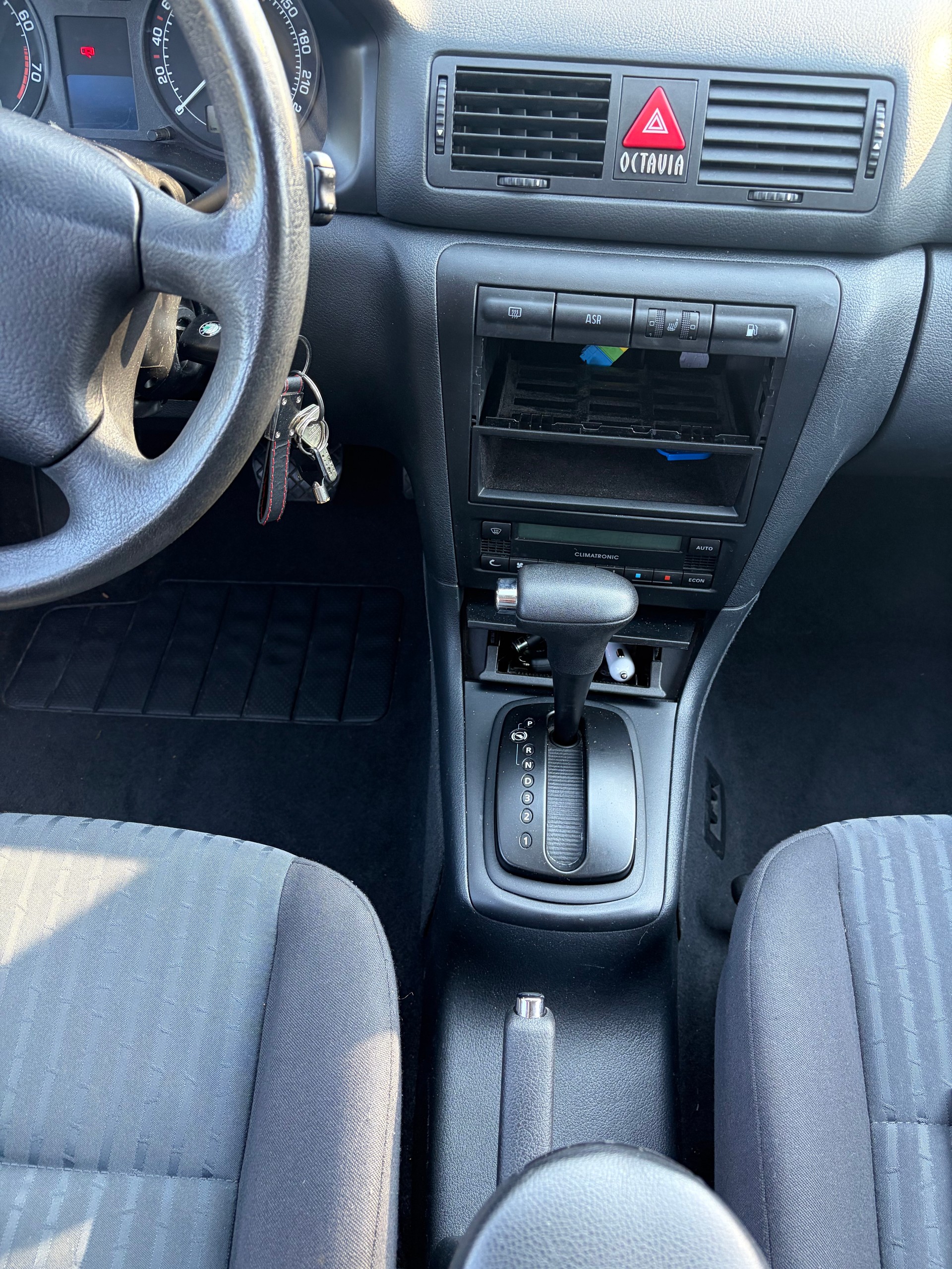 SKODA 1.8 Turbo Elegance-image-3