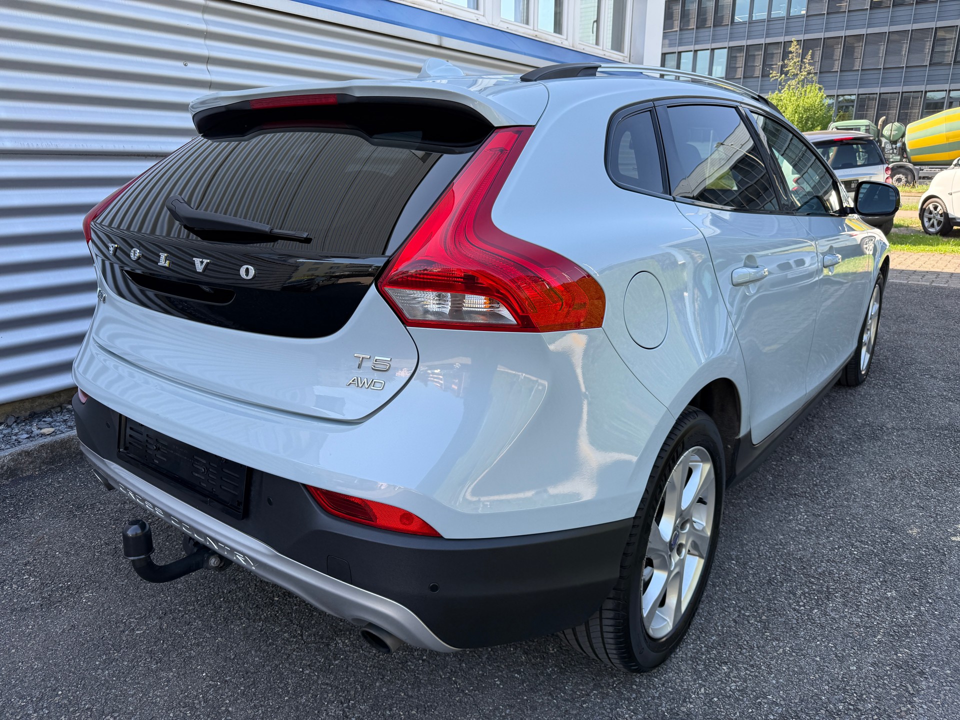 VOLVO V40 Cross Country T5 AWD Summum Geartronic-image-12