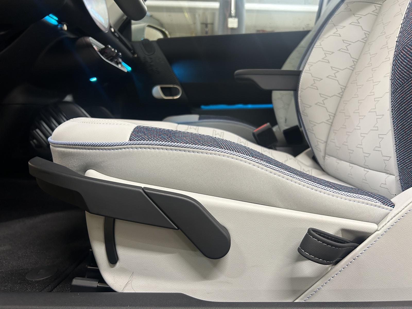 MINI Cooper SE J01-image-16