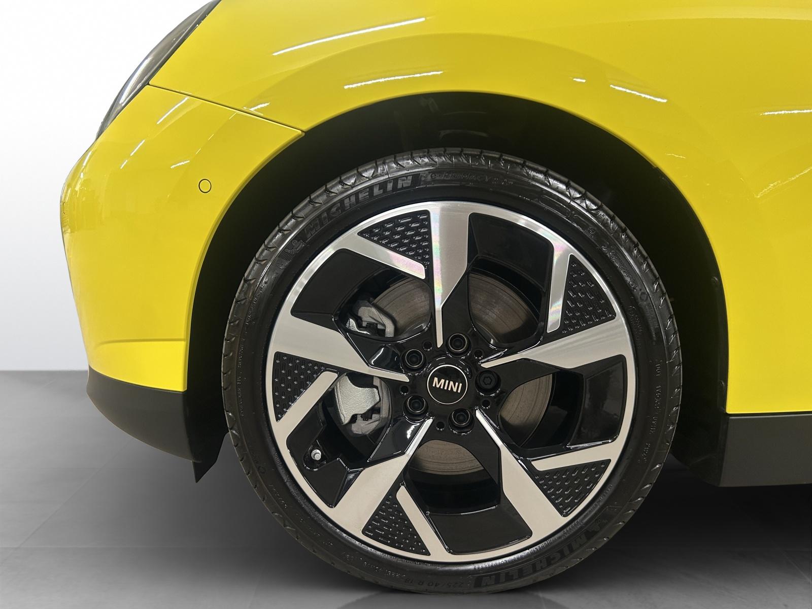 MINI Cooper SE J01-image-2
