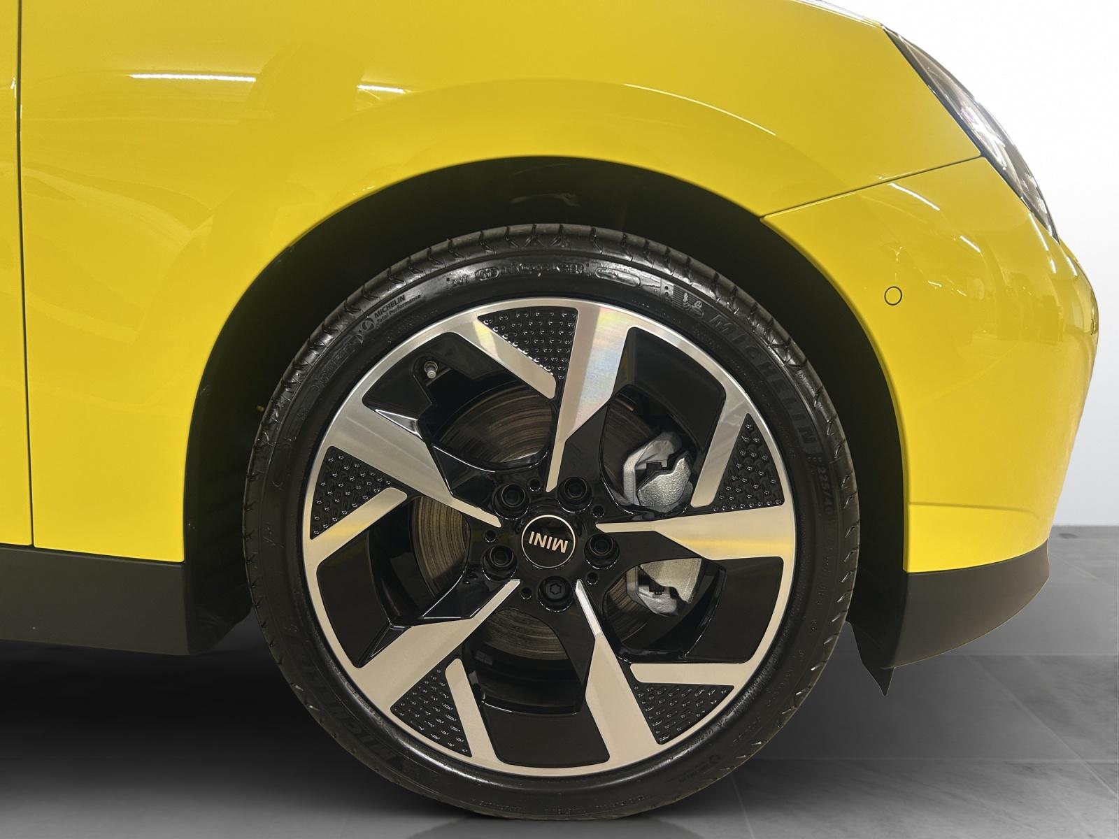 MINI Cooper SE J01-image-8