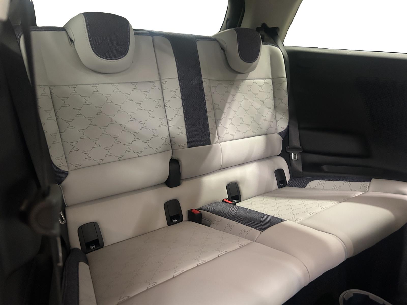 MINI Cooper SE J01-image-21