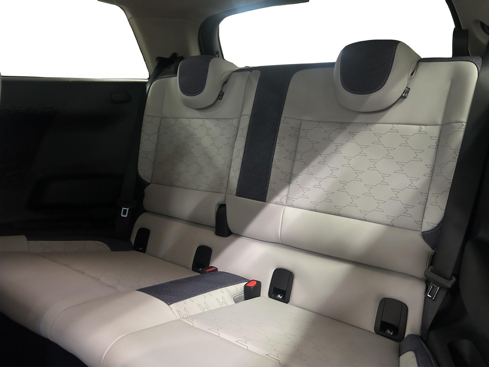 MINI Cooper SE J01-image-23