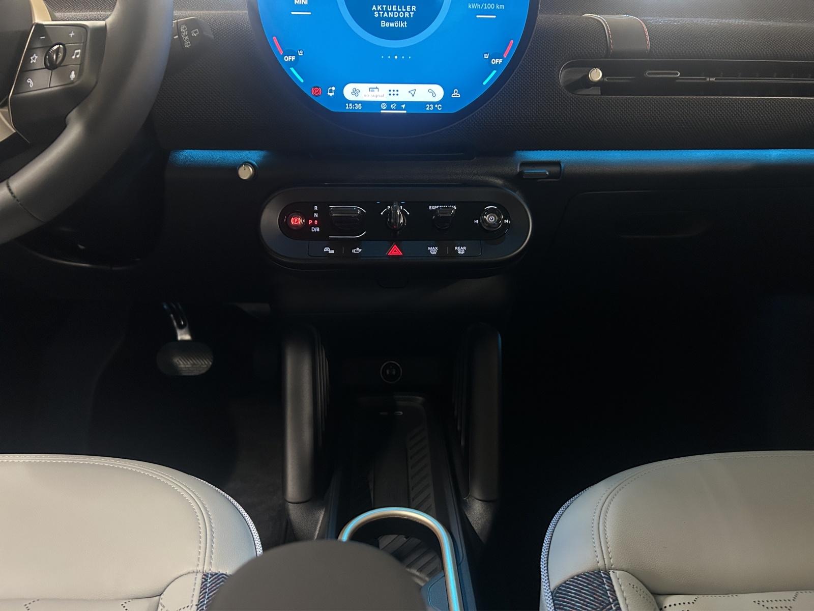 MINI Cooper SE J01-image-13