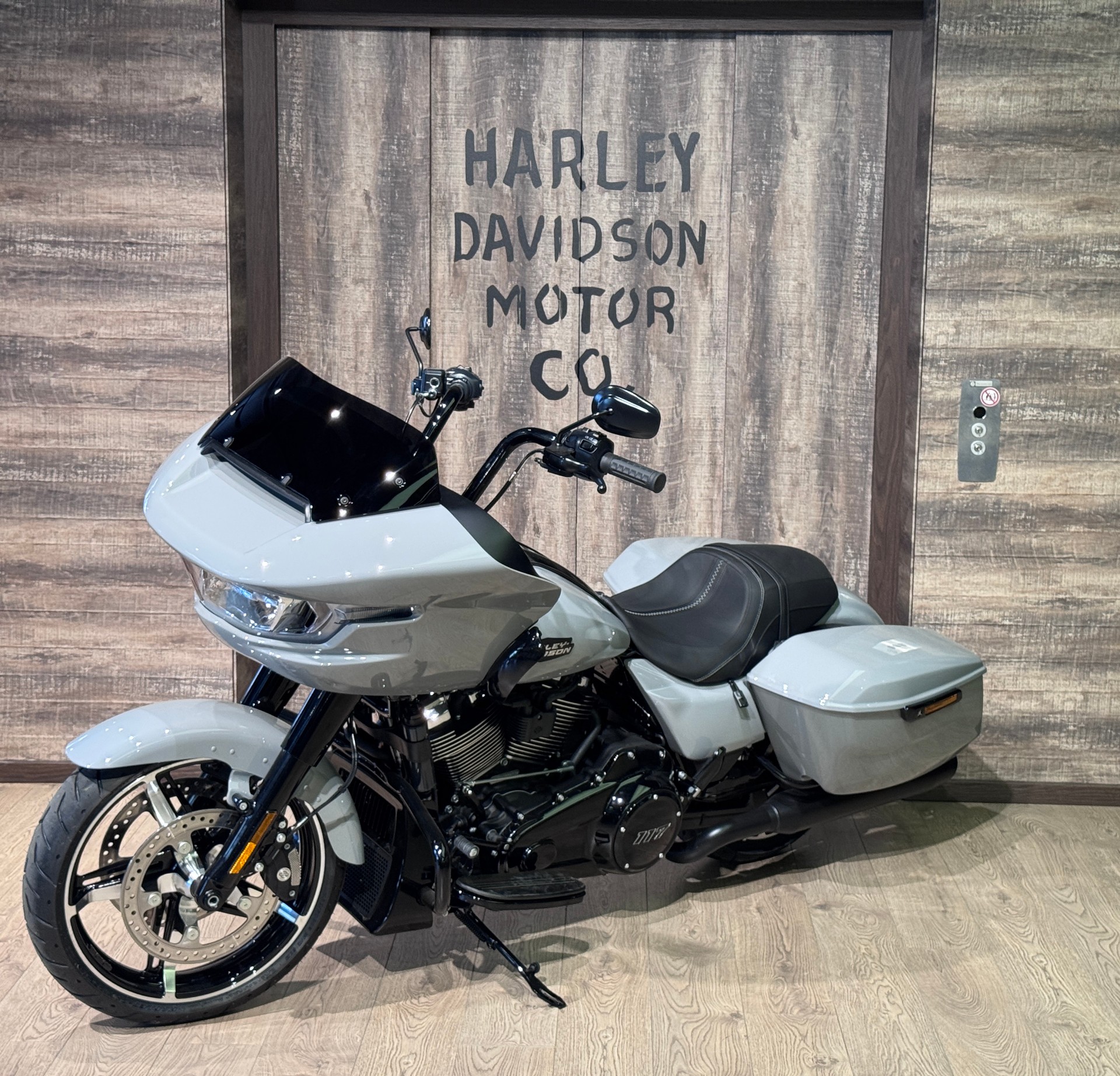 HARLEY-DAVIDSON FLTRX Road Glide 117-showroom-element-2