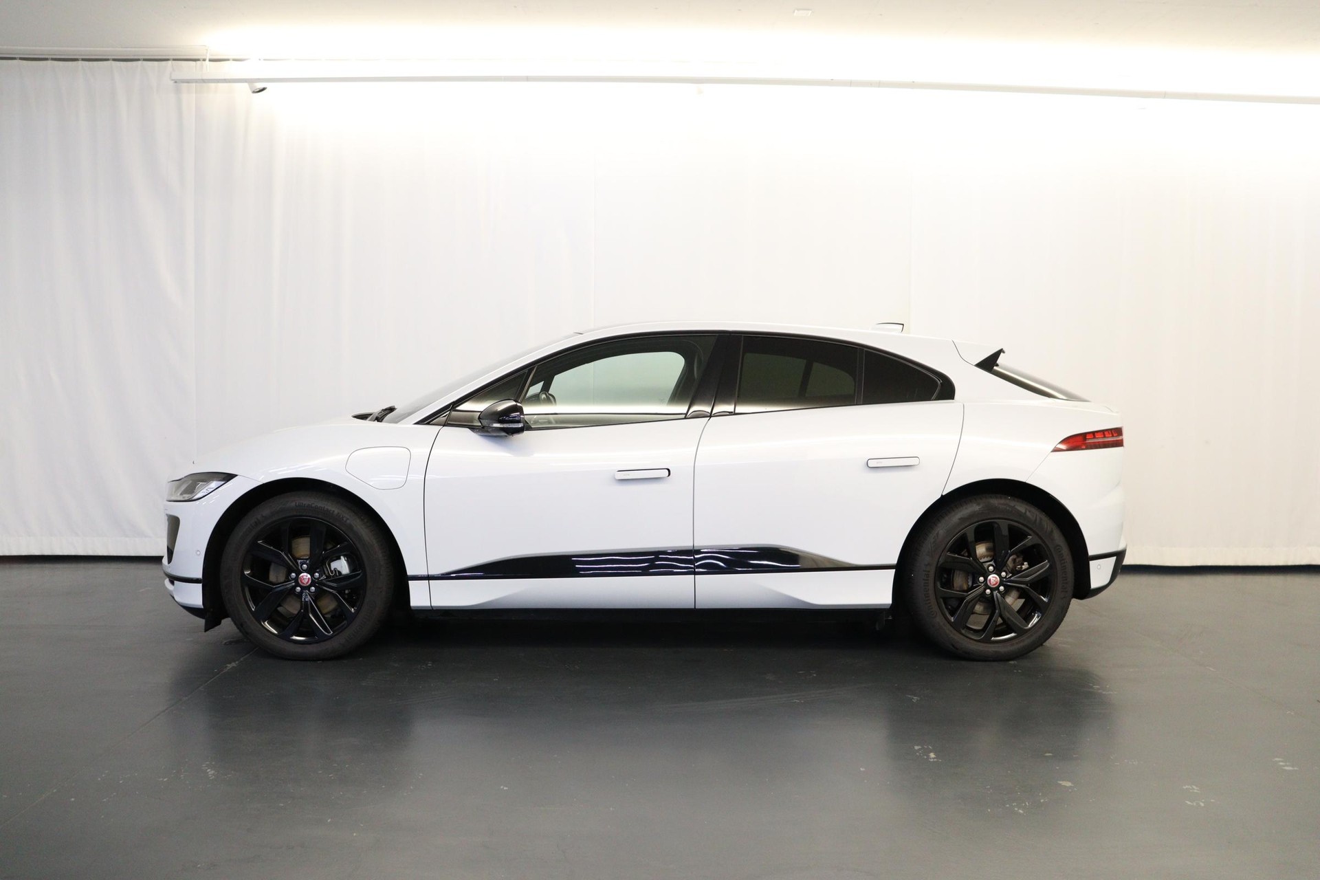 JAGUAR I-Pace EV400 Black AWD-showroom-element-3